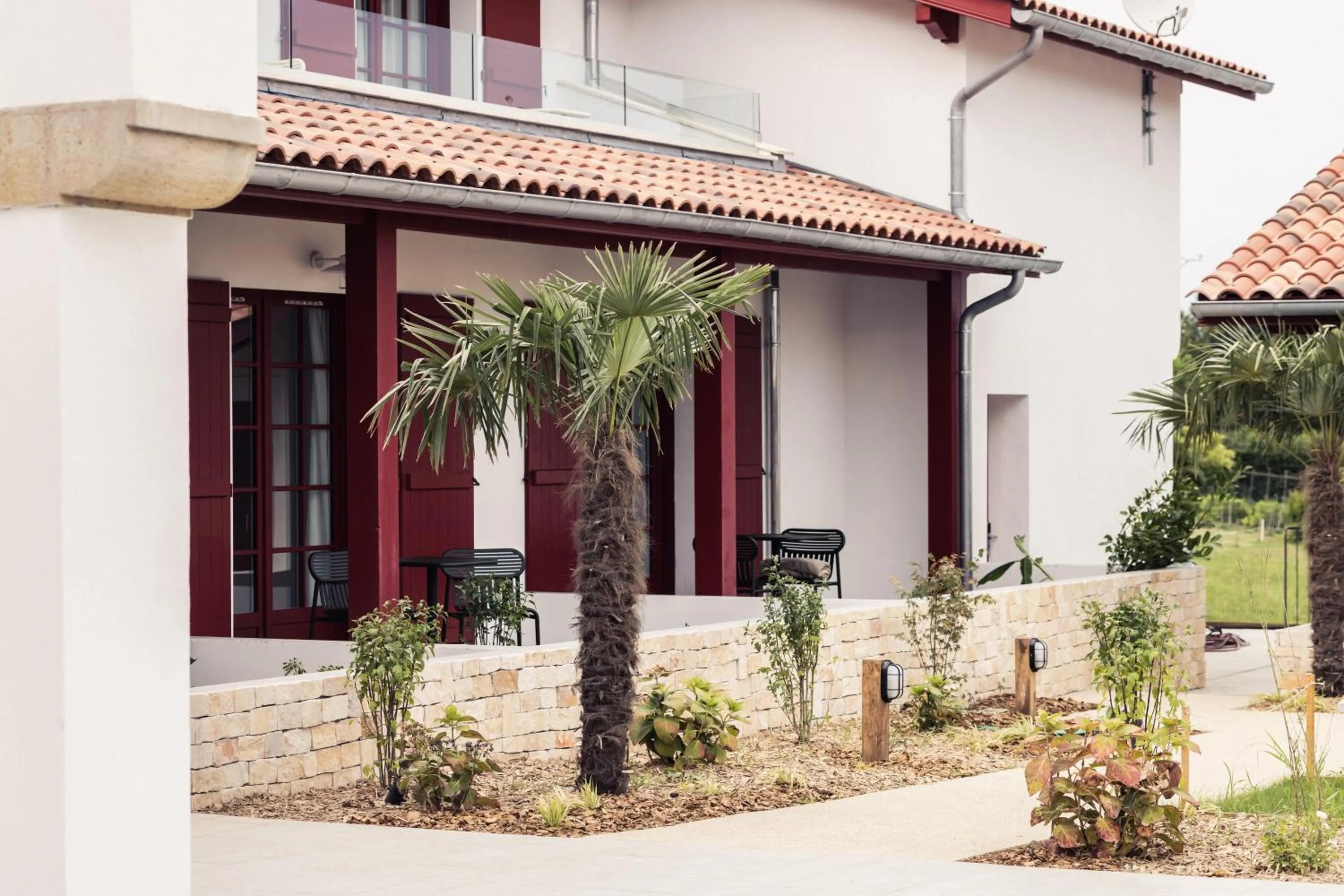 Property building in Hôtel INDARRA & SPA - Piscine