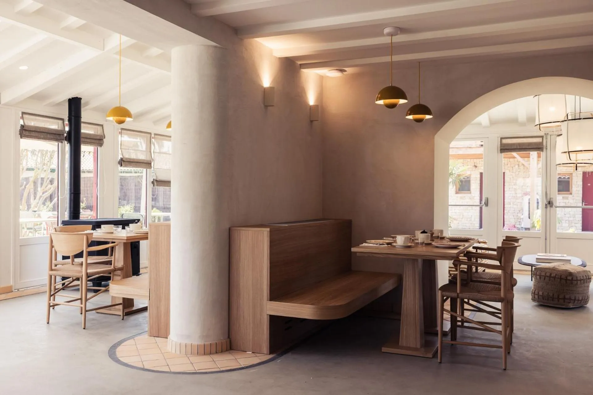 TV and multimedia in Hôtel INDARRA & SPA - Piscine