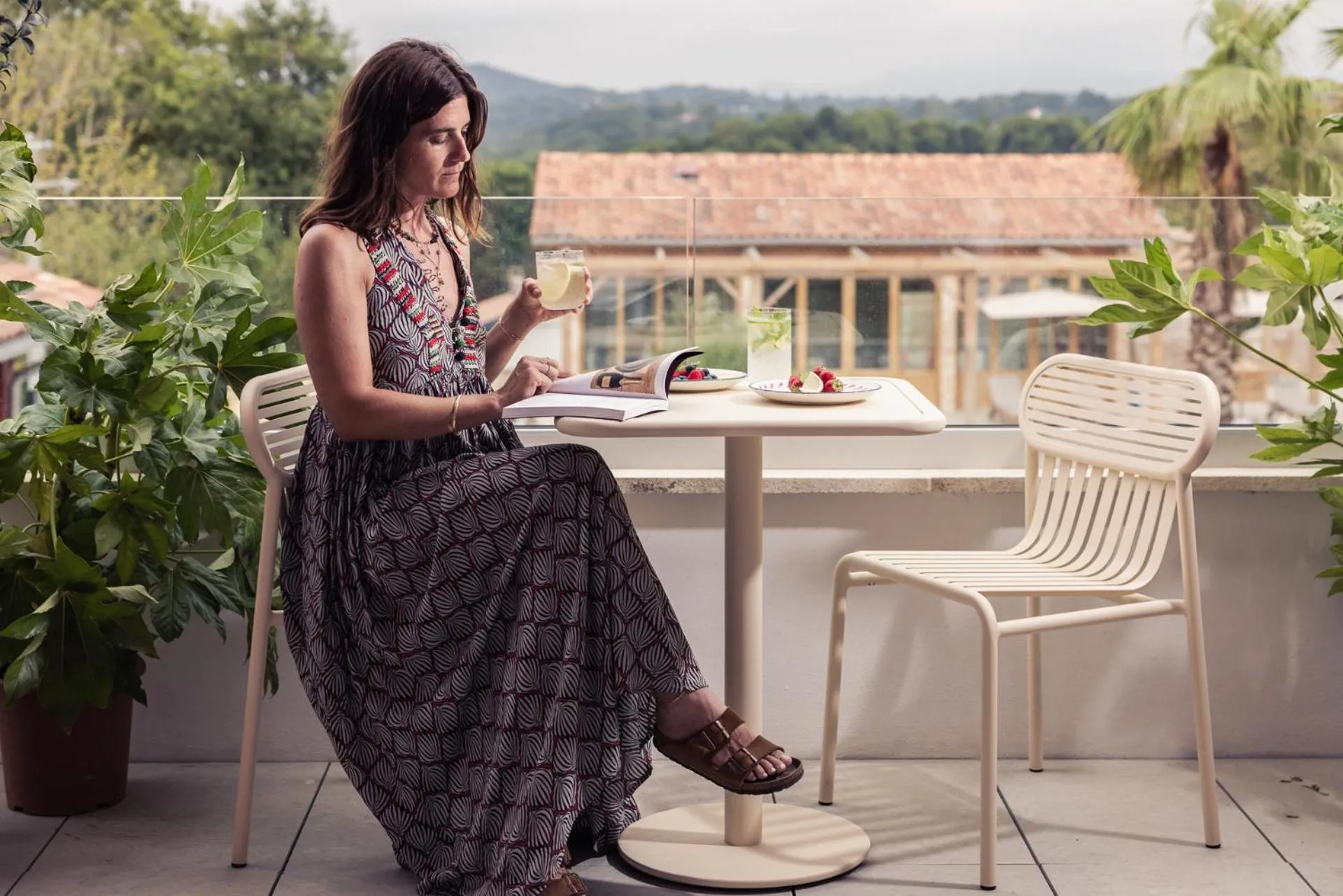 Balcony/Terrace in Hôtel INDARRA & SPA - Piscine