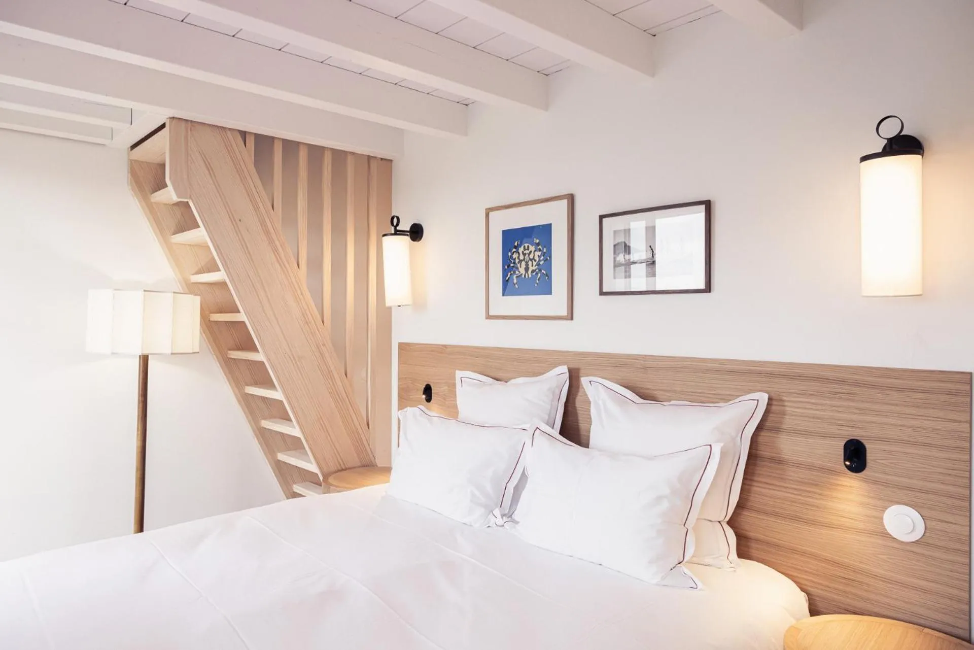 Bed in Hôtel INDARRA & SPA - Piscine