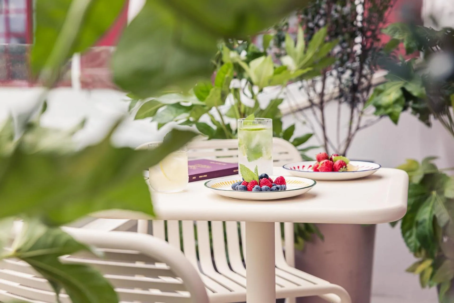 Balcony/Terrace in Hôtel INDARRA & SPA - Piscine
