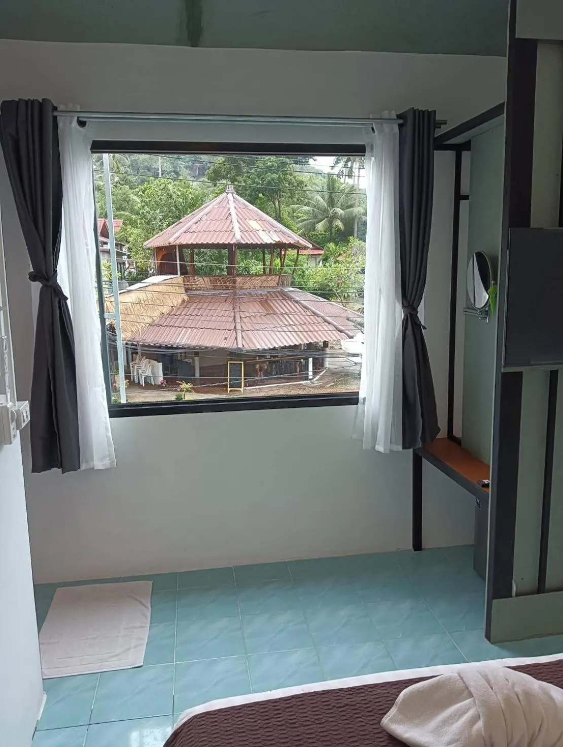 Bed in White Jail at Koh Tao Hostel