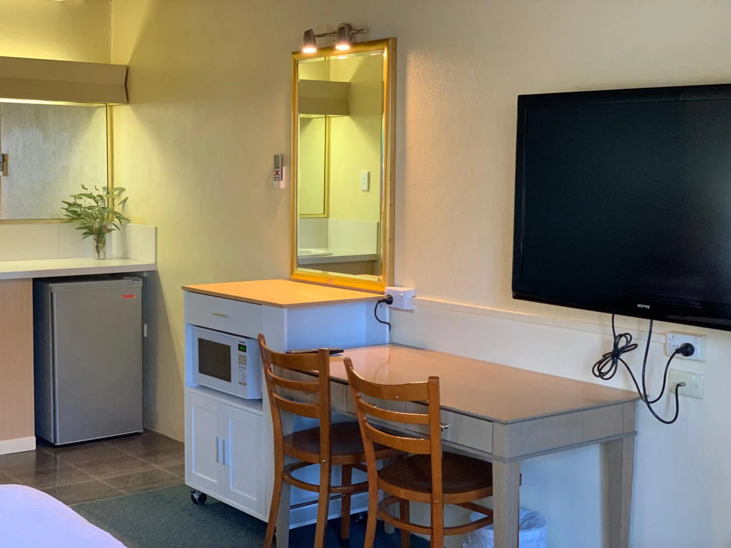 TV and multimedia in Temora Motel - UNDER NEW MANAGEMENT