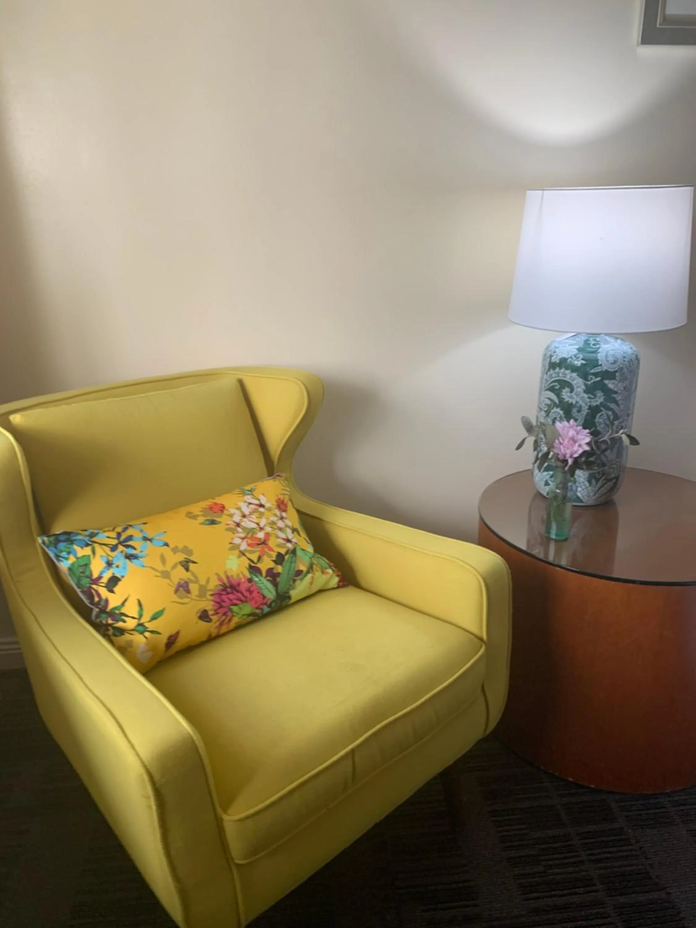 Living room in Temora Motel - UNDER NEW MANAGEMENT
