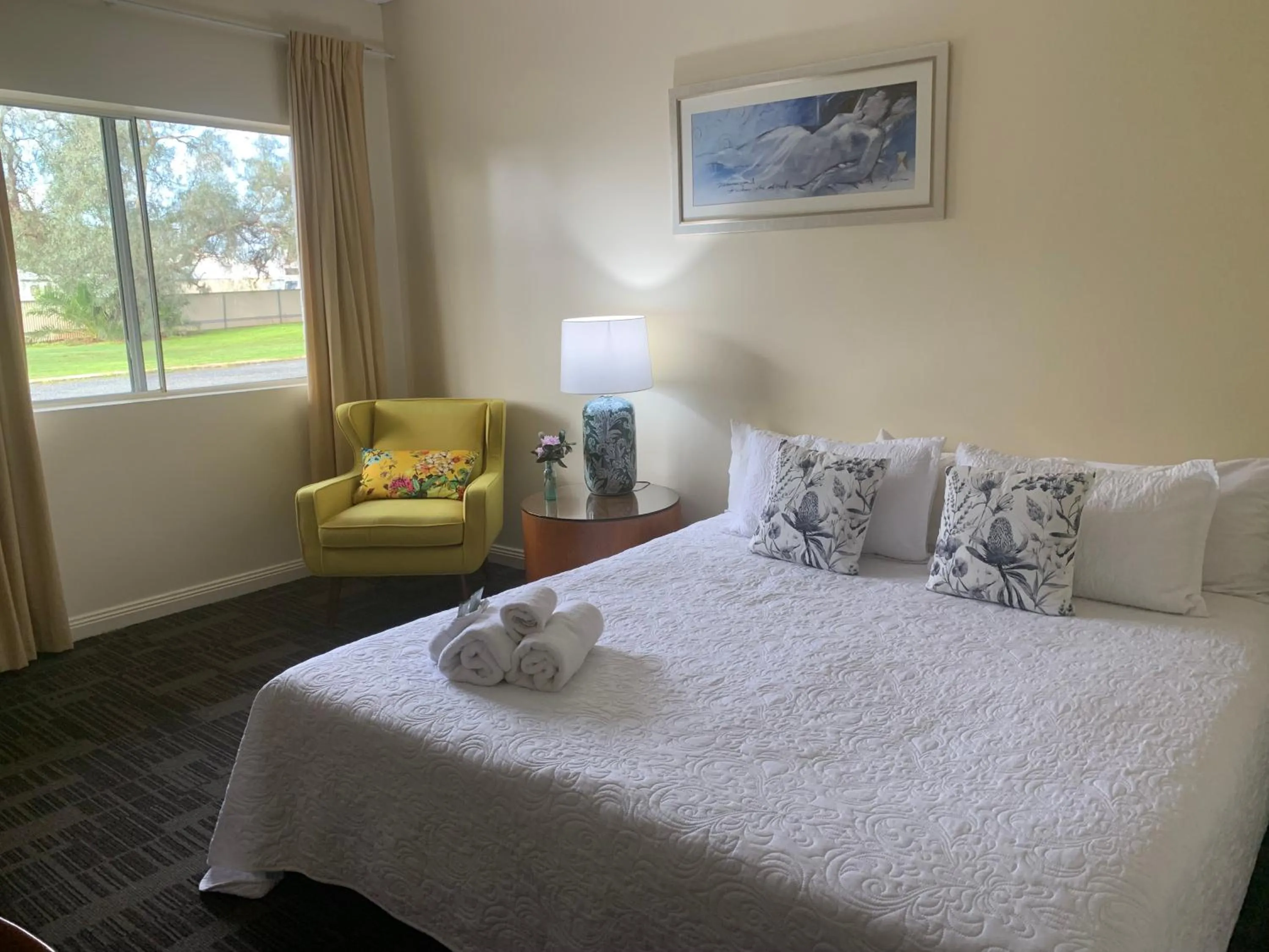 Bed in Temora Motel - UNDER NEW MANAGEMENT