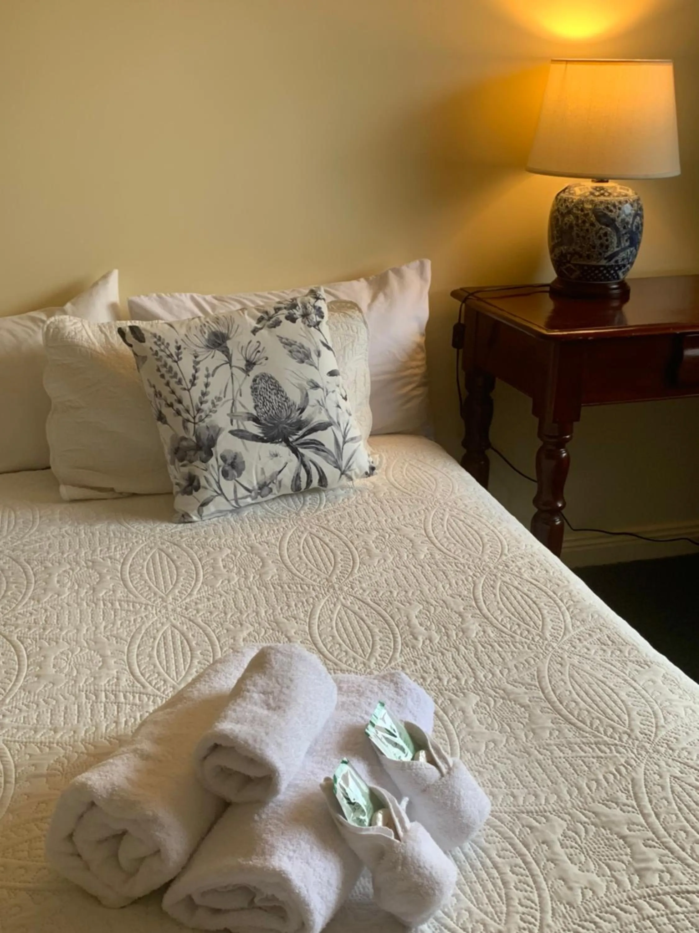 Bed in Temora Motel - UNDER NEW MANAGEMENT