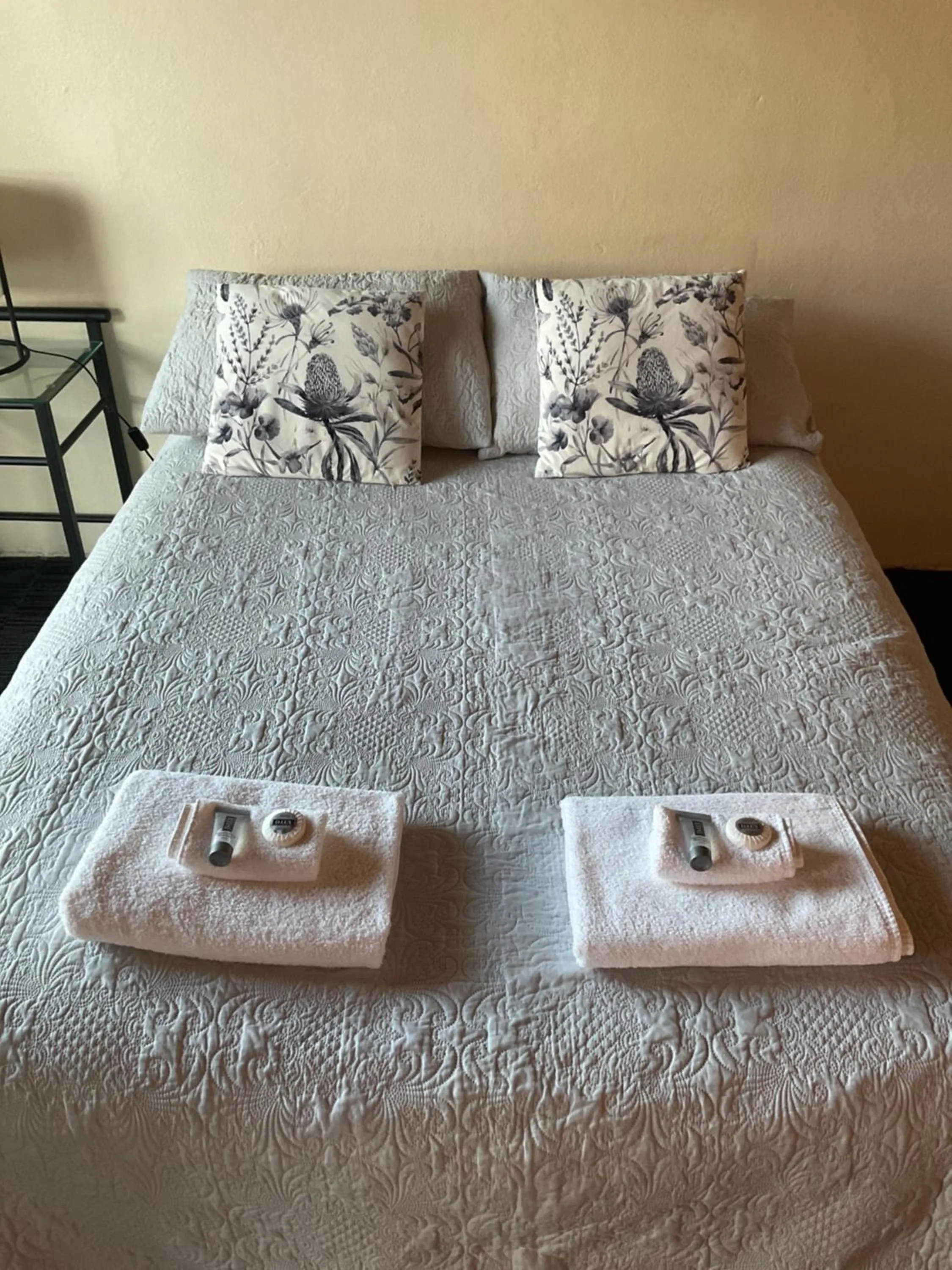 Bed in Temora Motel - UNDER NEW MANAGEMENT