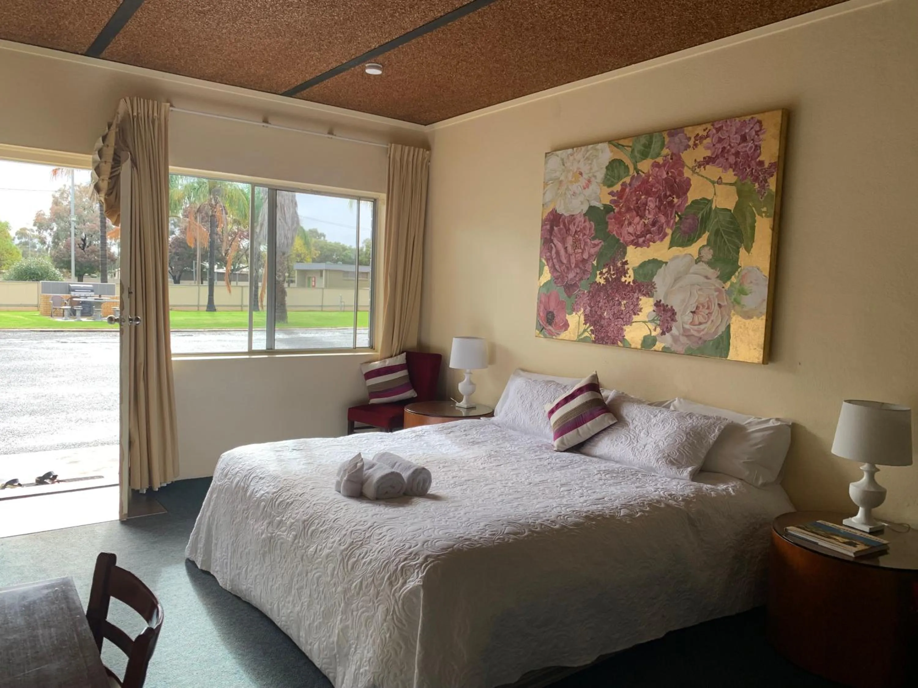 Bed in Temora Motel - UNDER NEW MANAGEMENT