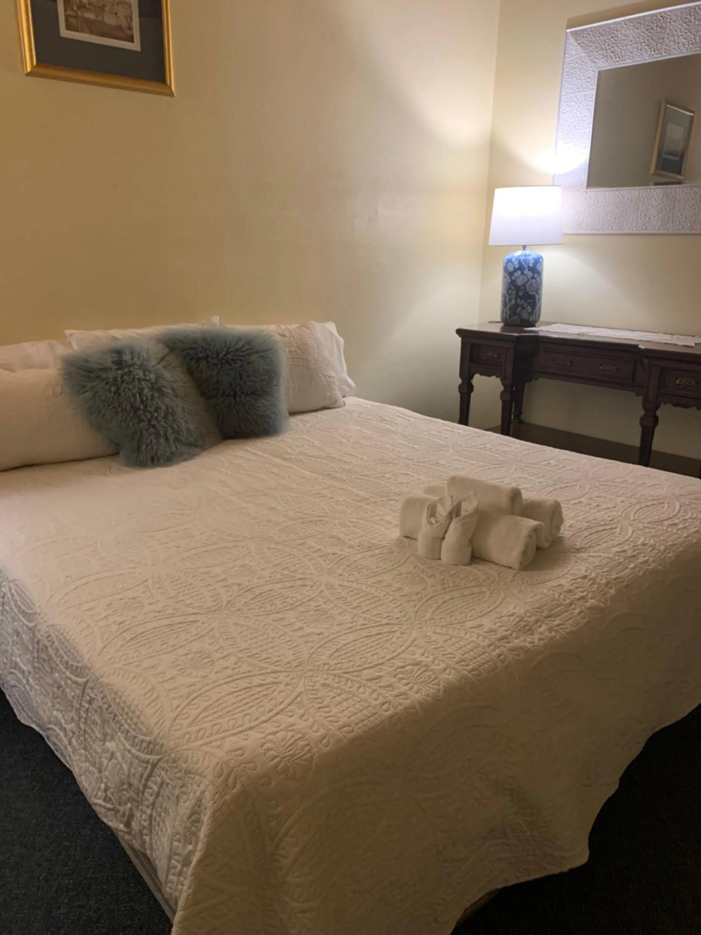 Bed in Temora Motel - UNDER NEW MANAGEMENT