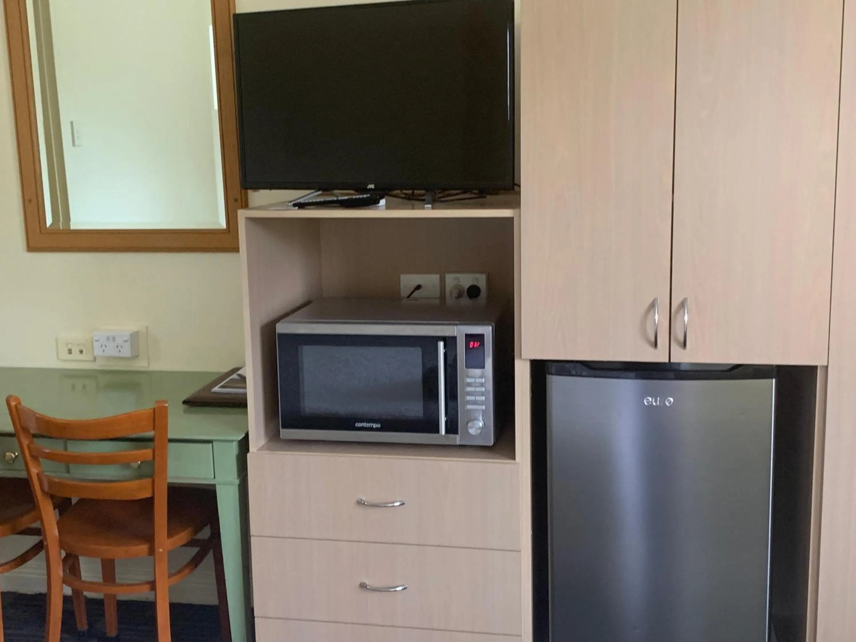 Kitchen or kitchenette in Temora Motel - UNDER NEW MANAGEMENT