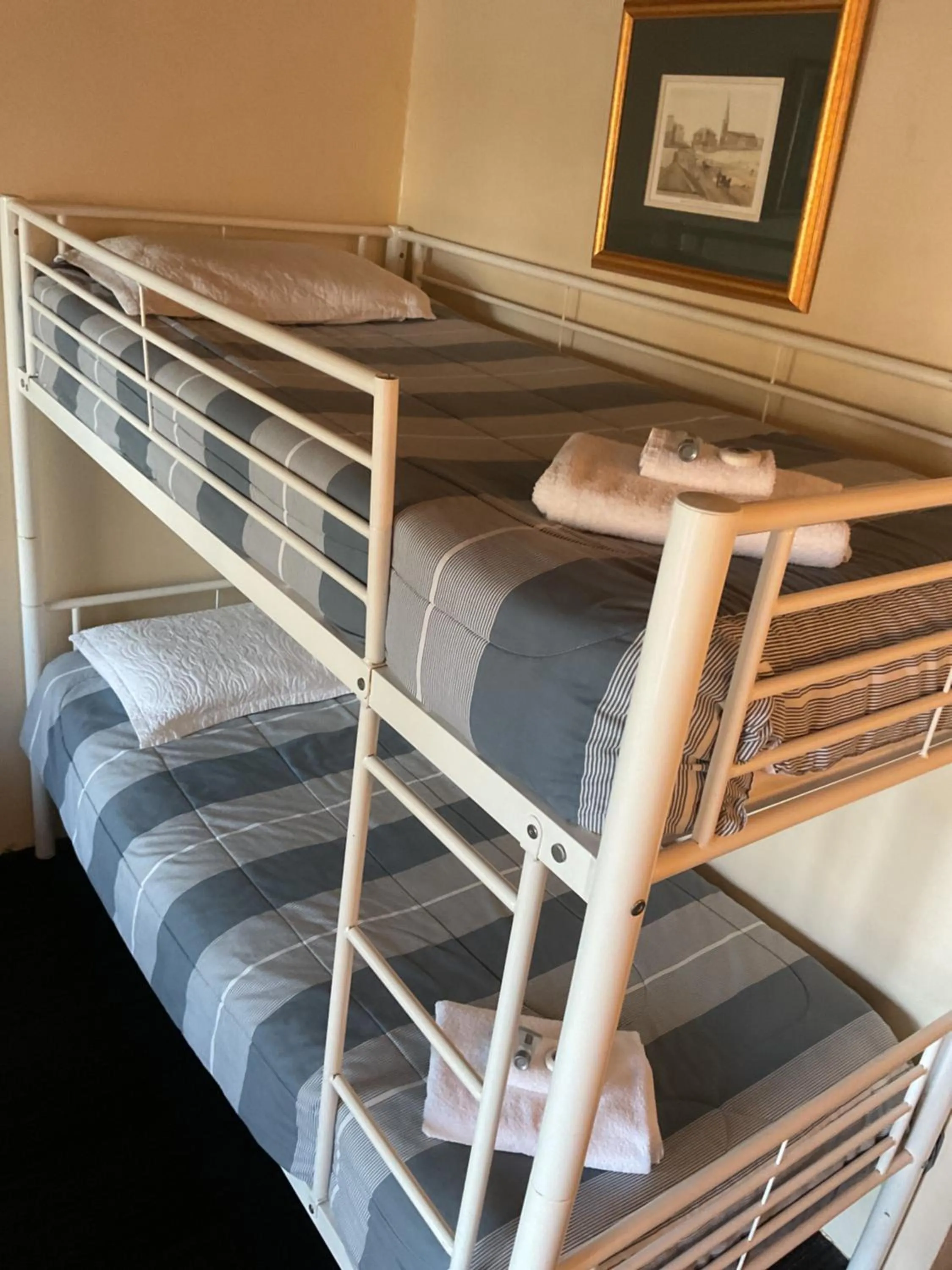 Bed in Temora Motel - UNDER NEW MANAGEMENT