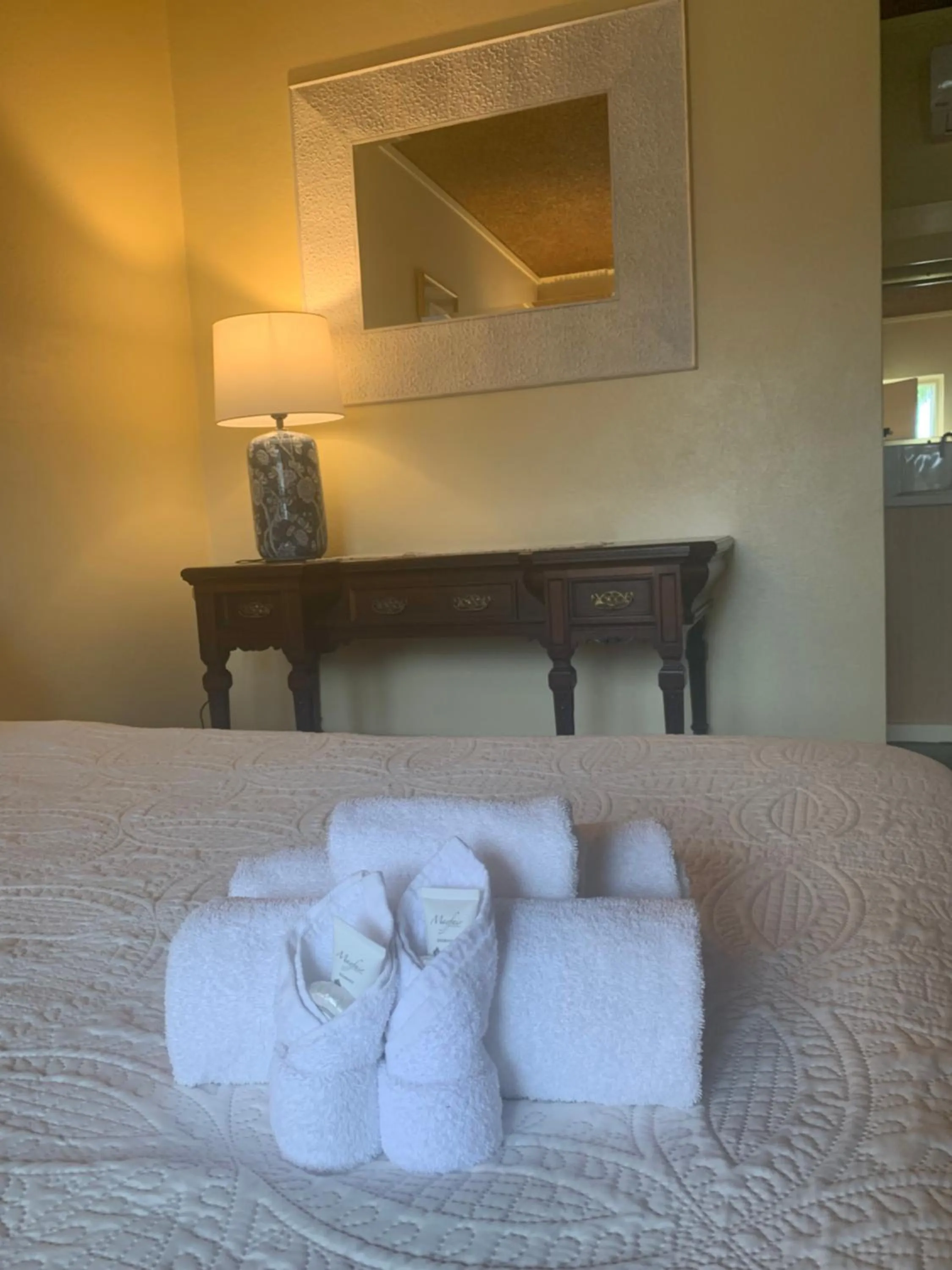 Bedroom, Bed in Temora Motel - UNDER NEW MANAGEMENT