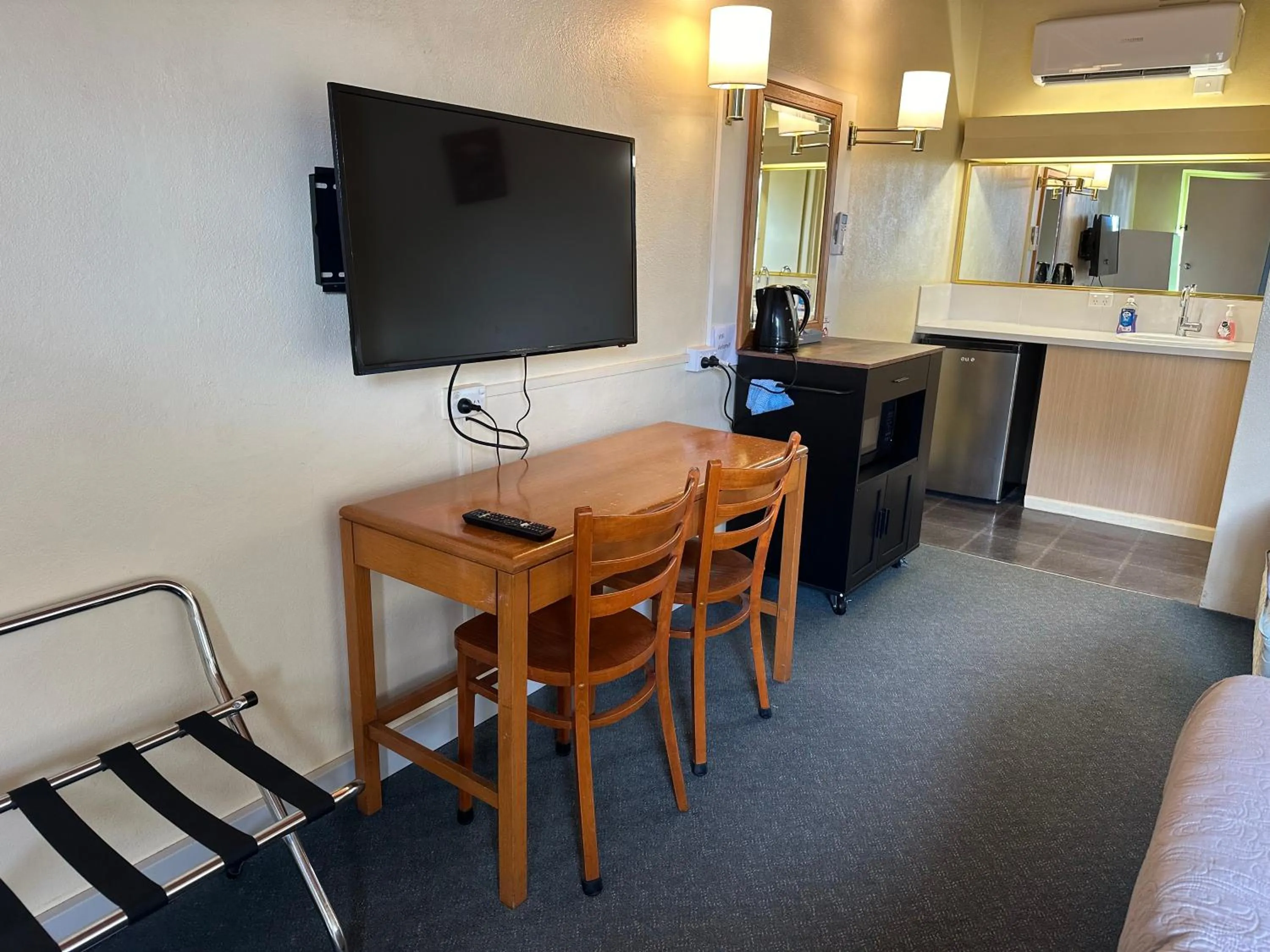 TV and multimedia in Temora Motel - UNDER NEW MANAGEMENT
