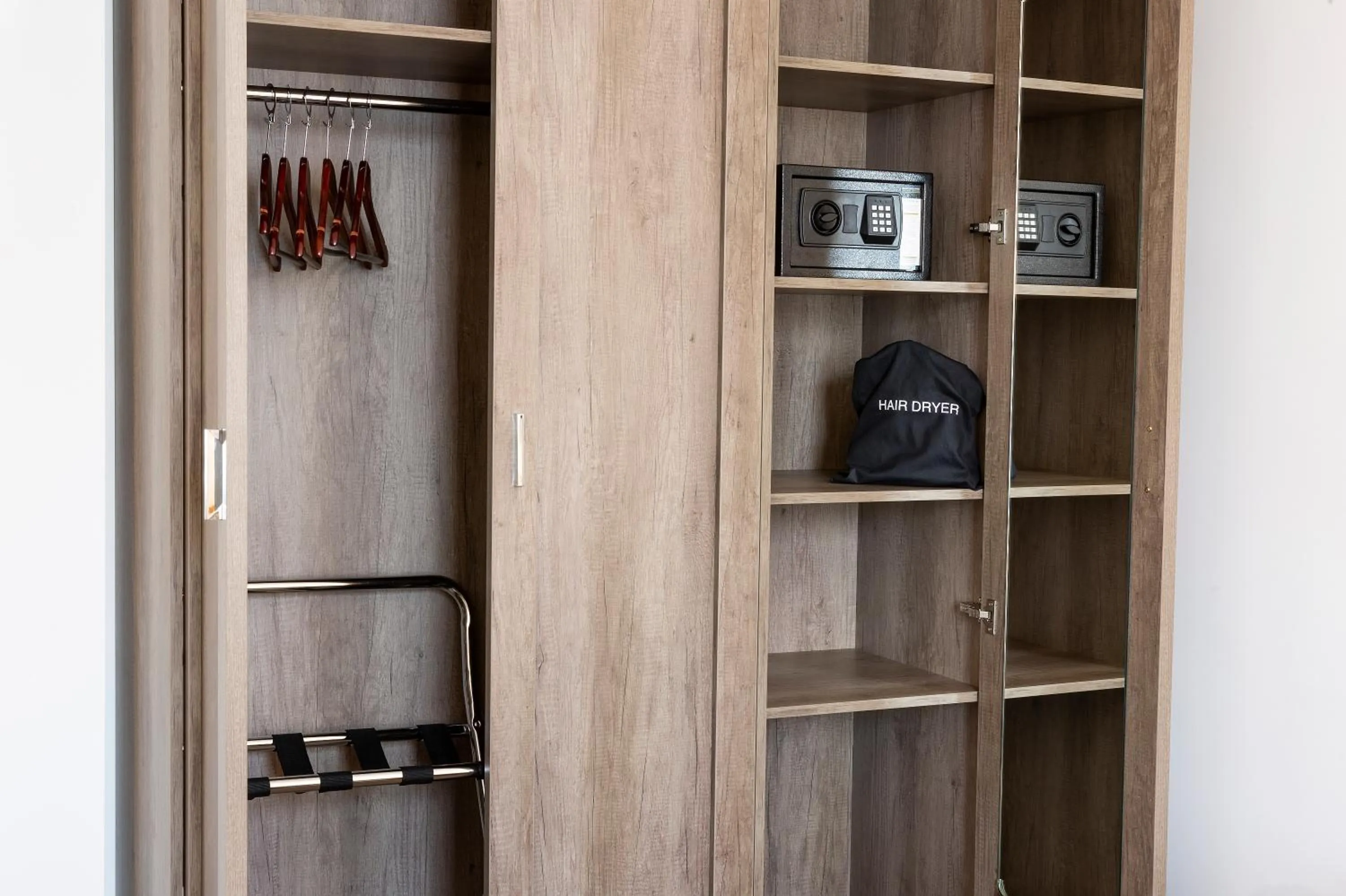 wardrobe in Astor Court Hotel