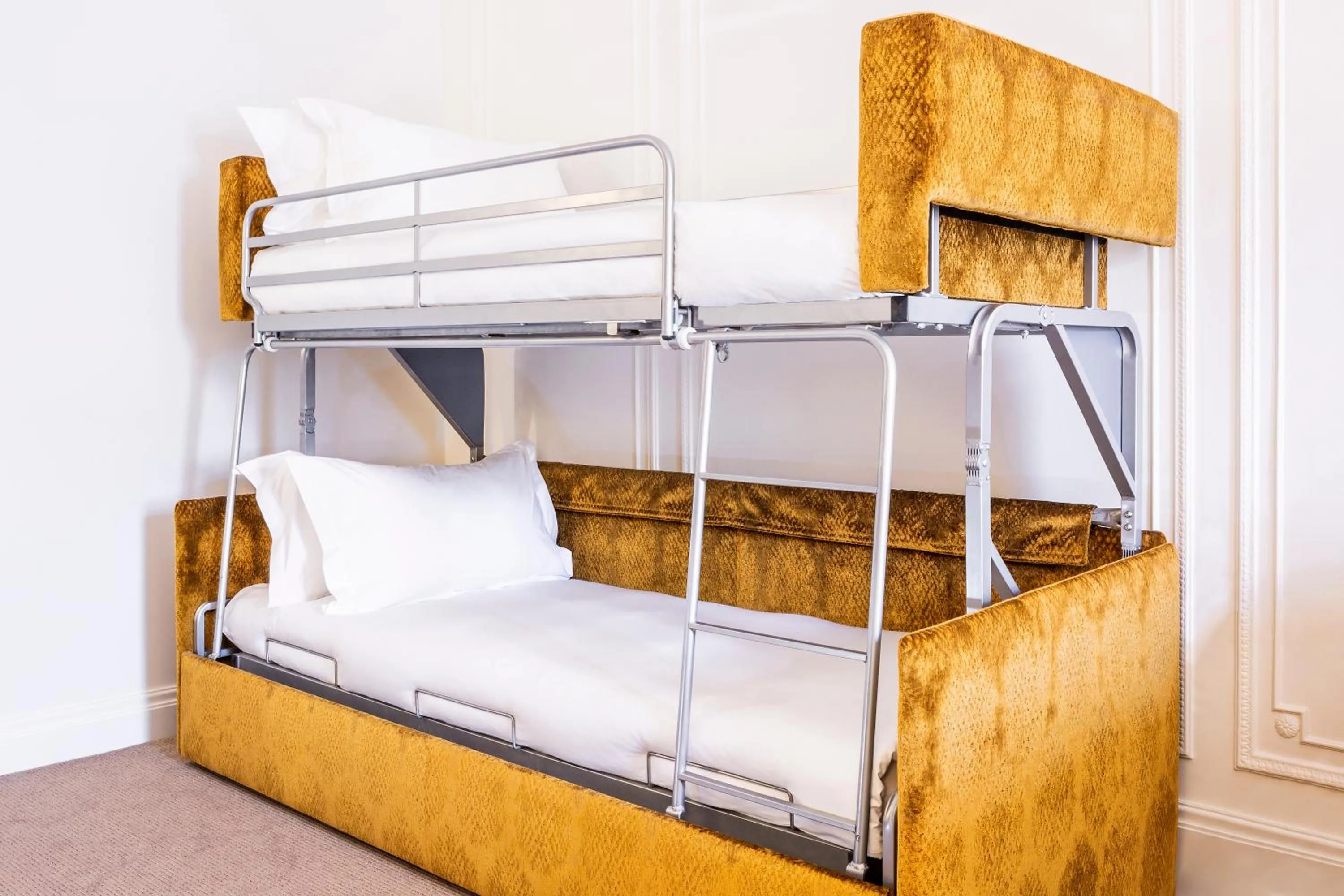 bunk bed, Bed in Astor Court Hotel