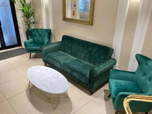 Seating area in Astor Court Hotel