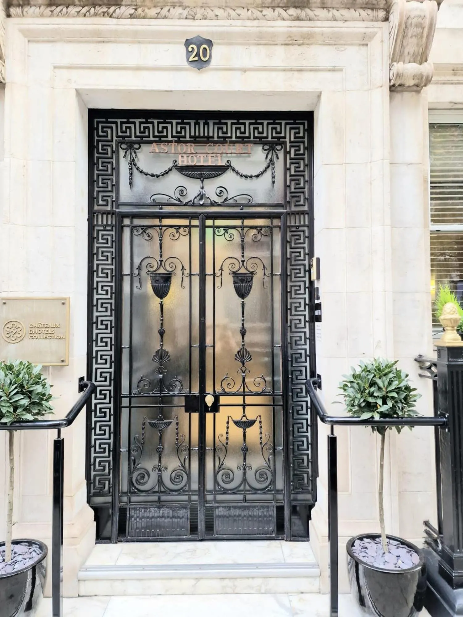 Facade/entrance in Astor Court Hotel