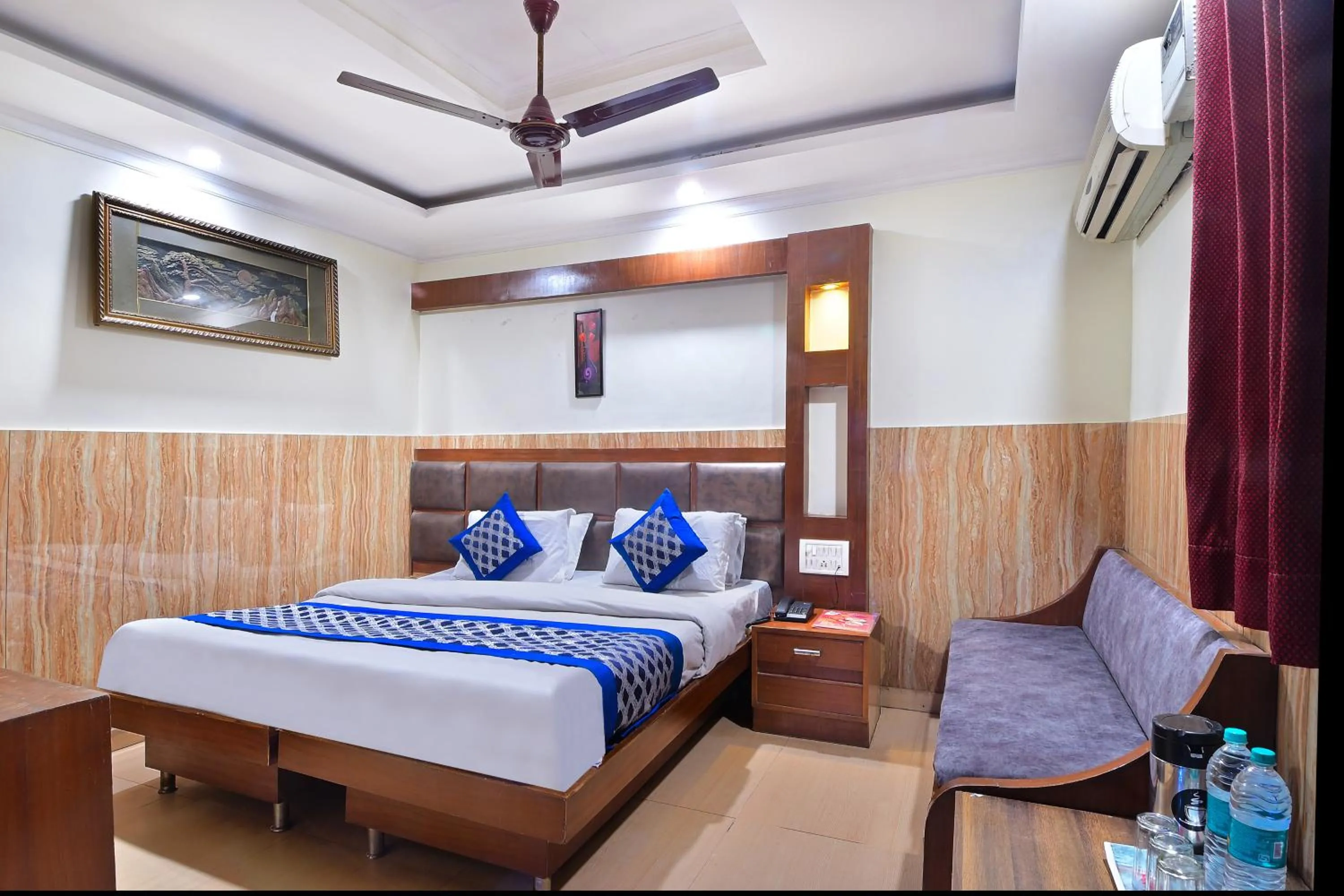 Bedroom, Bed in Hotel Glow Inn Paharganj-3 Mins Walk From New Delhi Railway Station