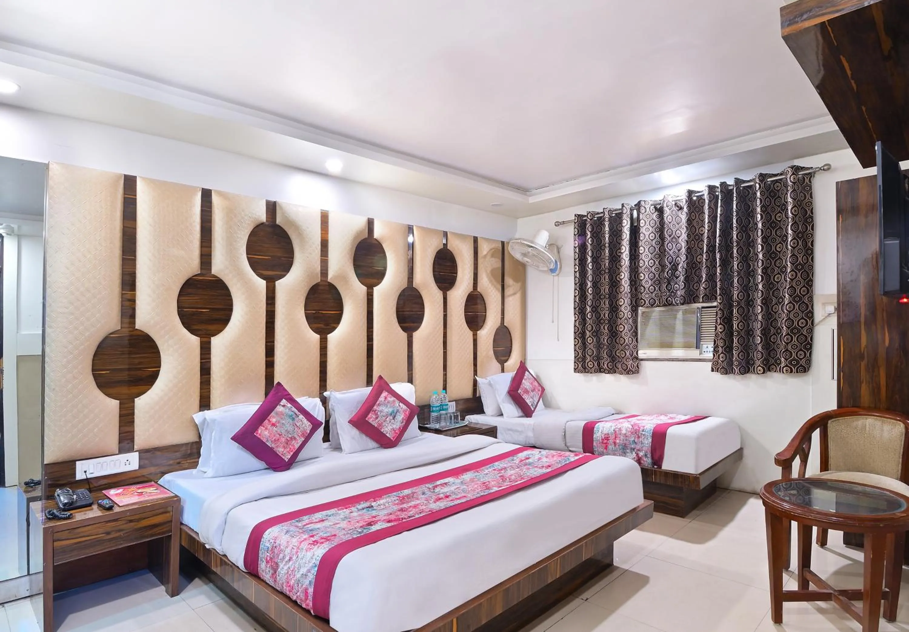 Bedroom, Bed in Hotel Glow Inn Paharganj-3 Mins Walk From New Delhi Railway Station