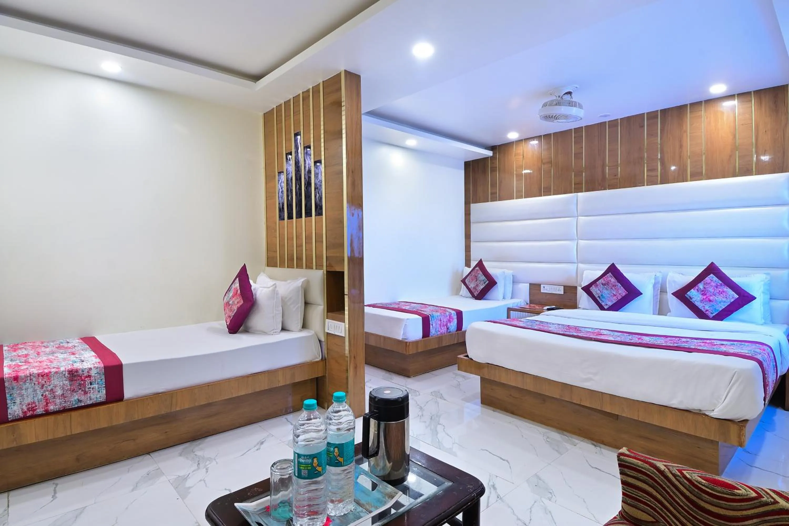 Bed in Hotel Glow Inn Paharganj-3 Mins Walk From New Delhi Railway Station