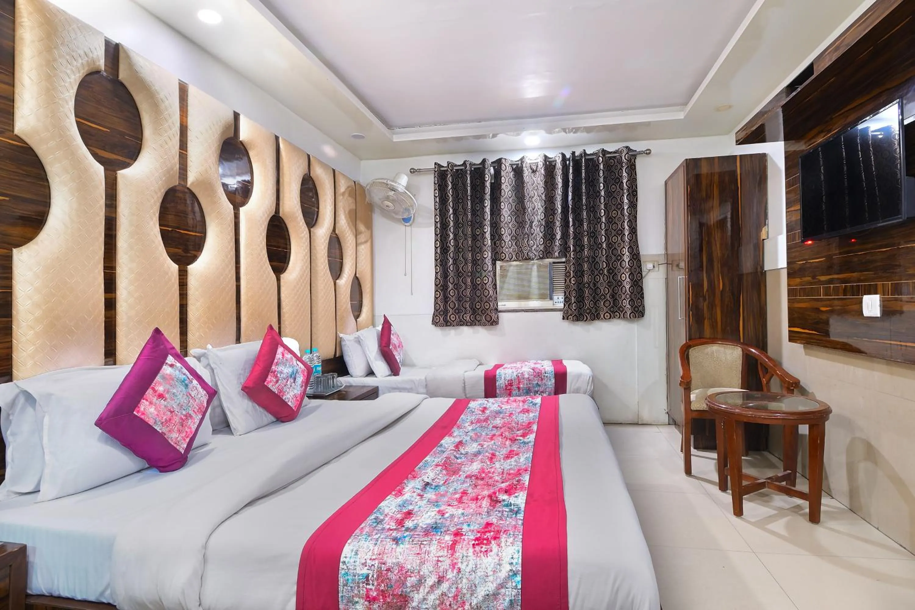 Bedroom, Bed in Hotel Glow Inn Paharganj-3 Mins Walk From New Delhi Railway Station