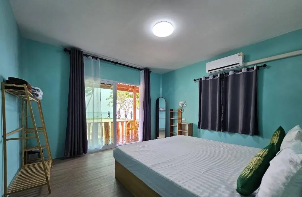 Bed in Koh Ngai Kaimuk Thong Resort