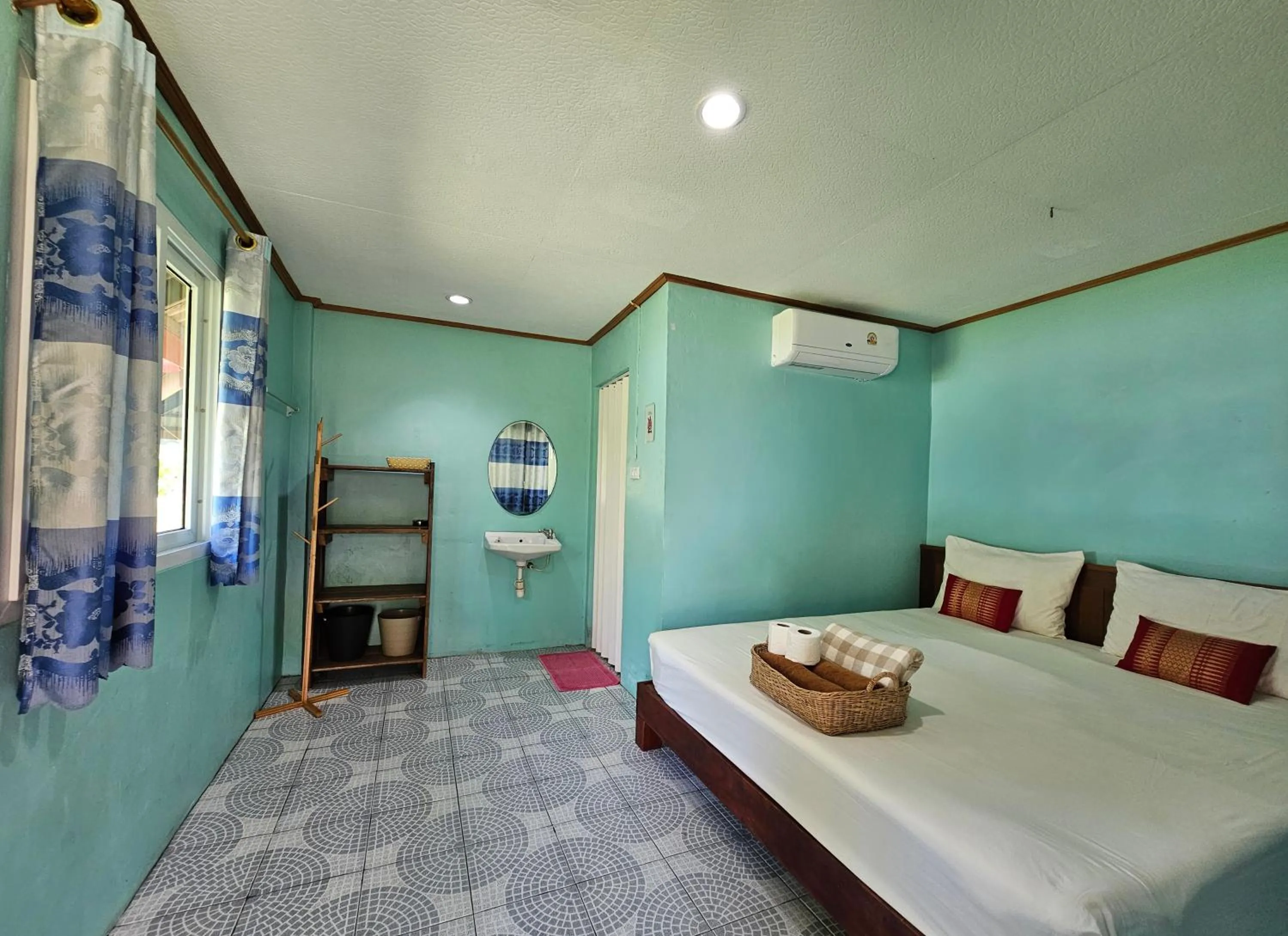 Bed in Koh Ngai Kaimuk Thong Resort