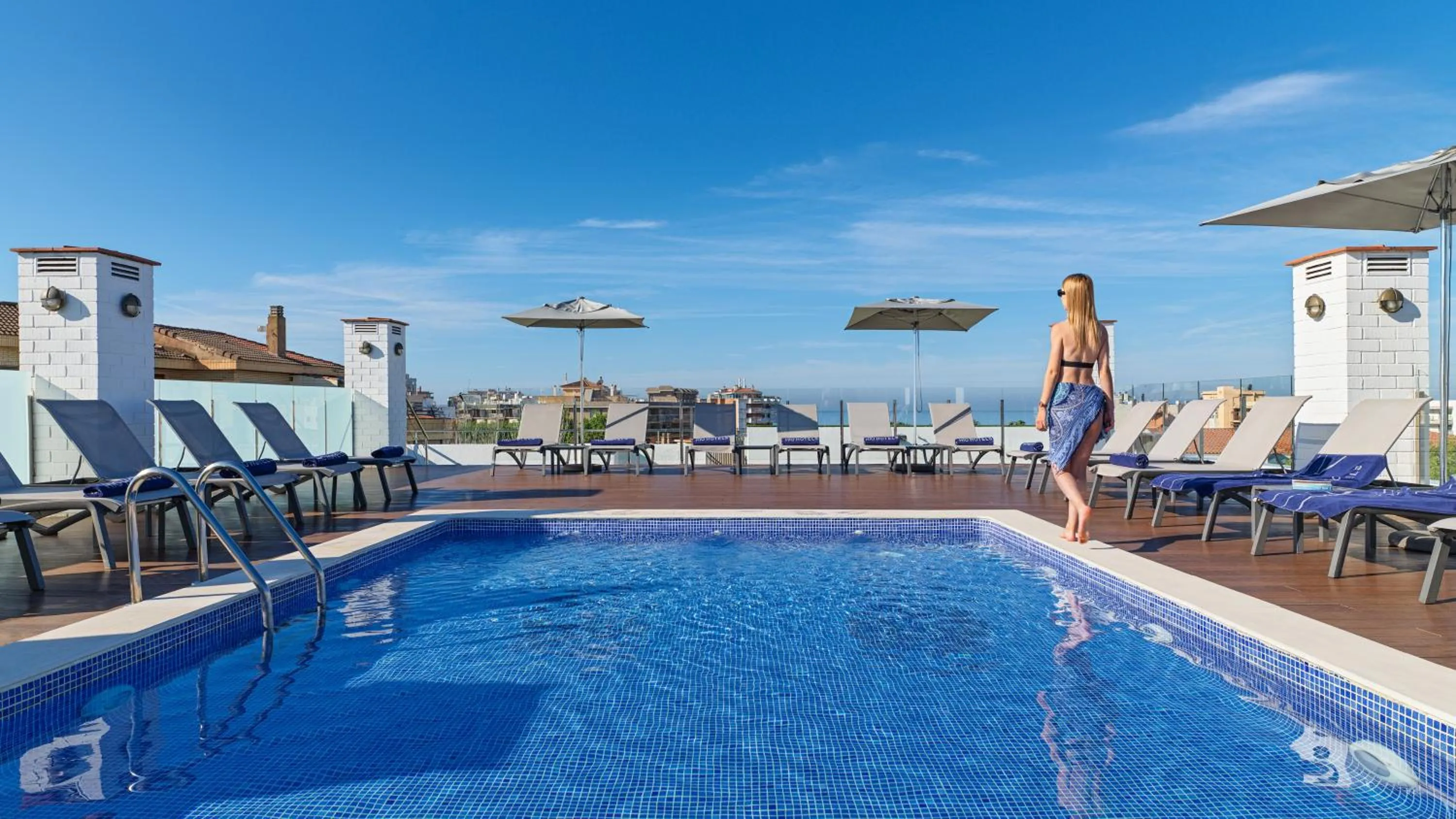 Swimming pool in H10 Delfín - Adults Only