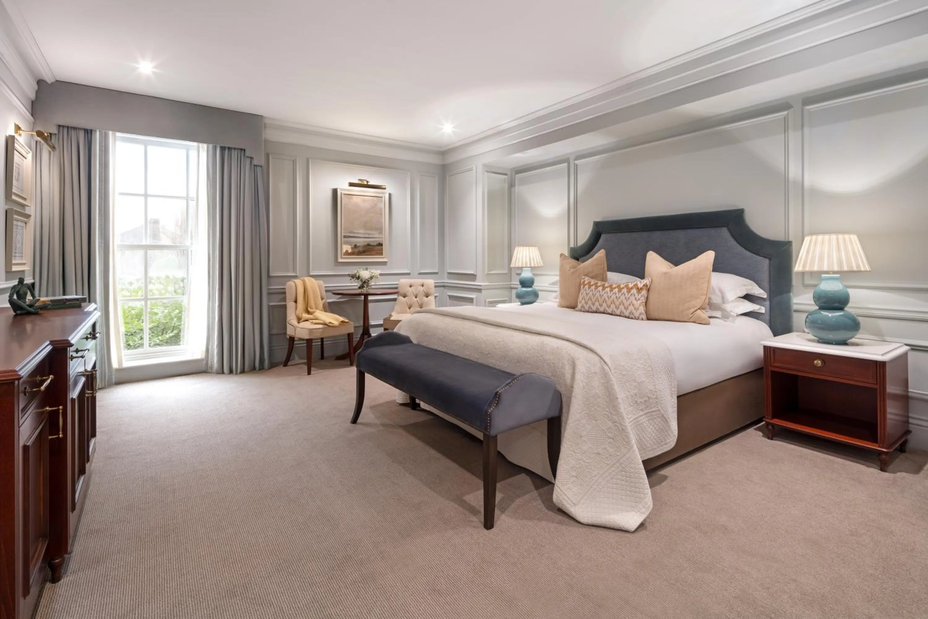 Bedroom, Bed in Hayfield Manor