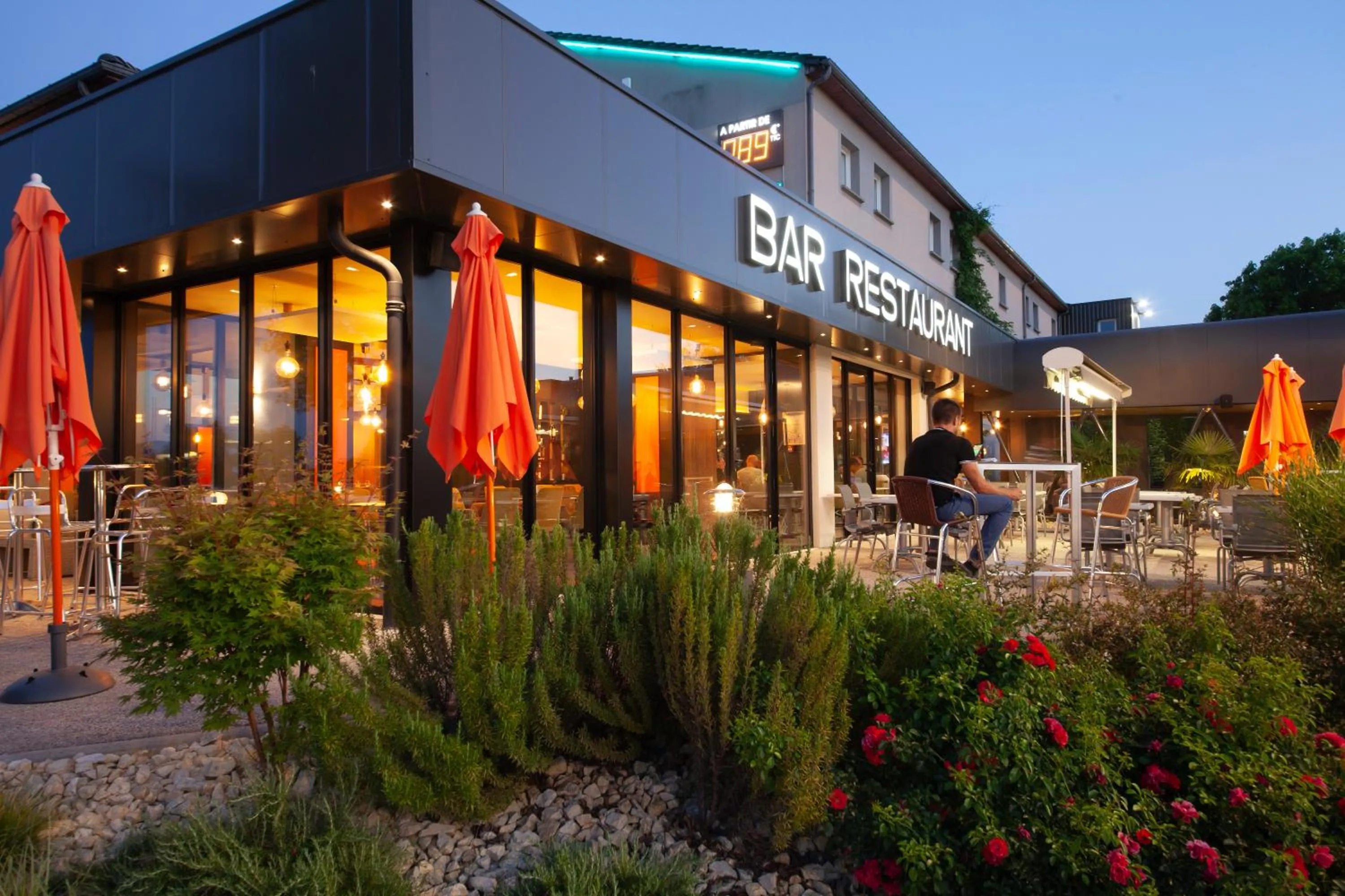 Property building in Kyriad Clermont Ferrand Nord - Riom