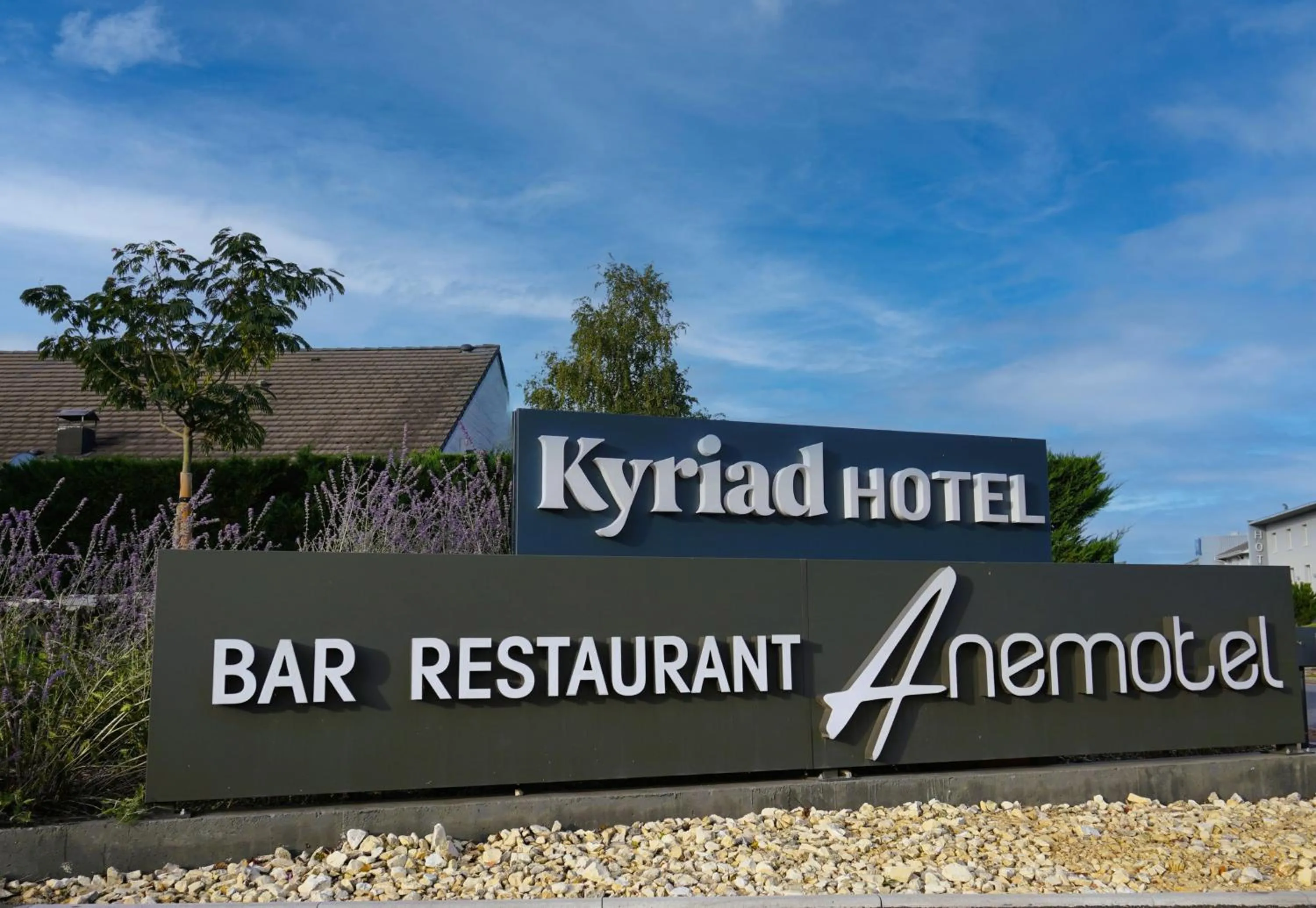 Property logo or sign in Kyriad Clermont Ferrand Nord - Riom