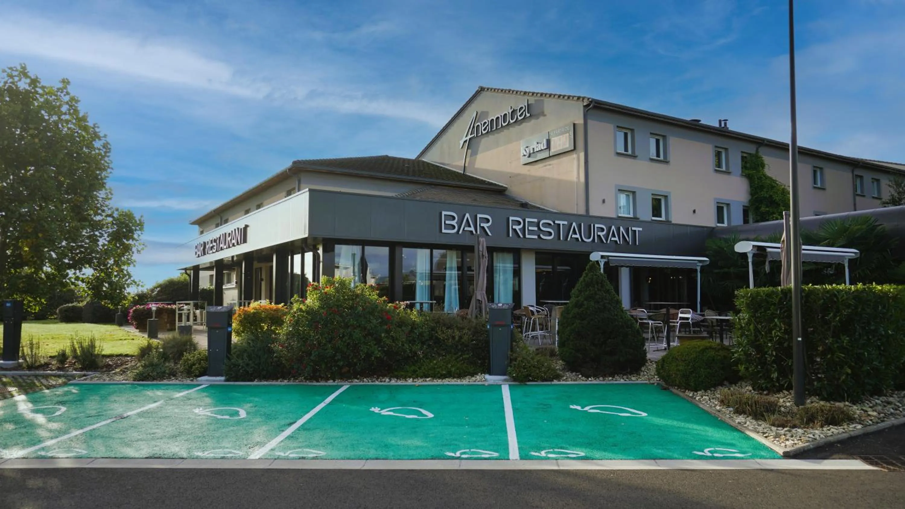 Parking in Kyriad Clermont Ferrand Nord - Riom