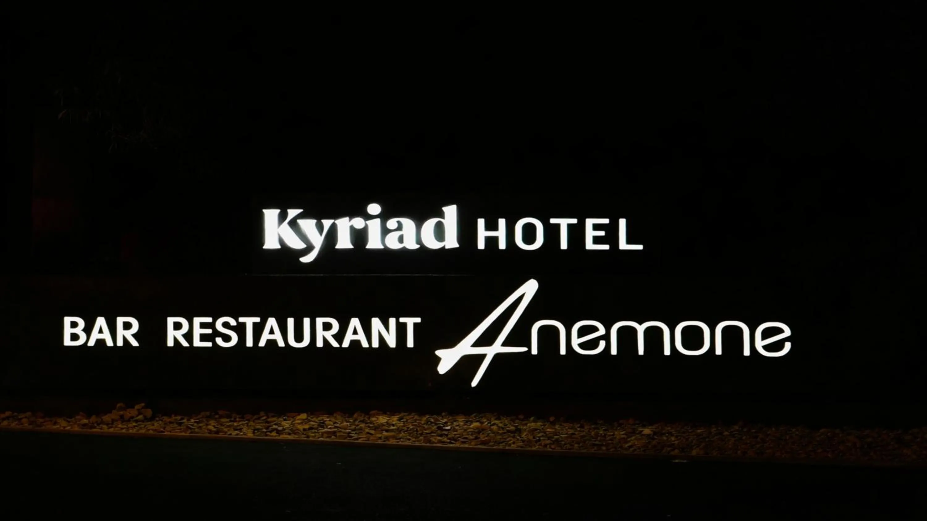 Property logo or sign in Kyriad Clermont Ferrand Nord - Riom