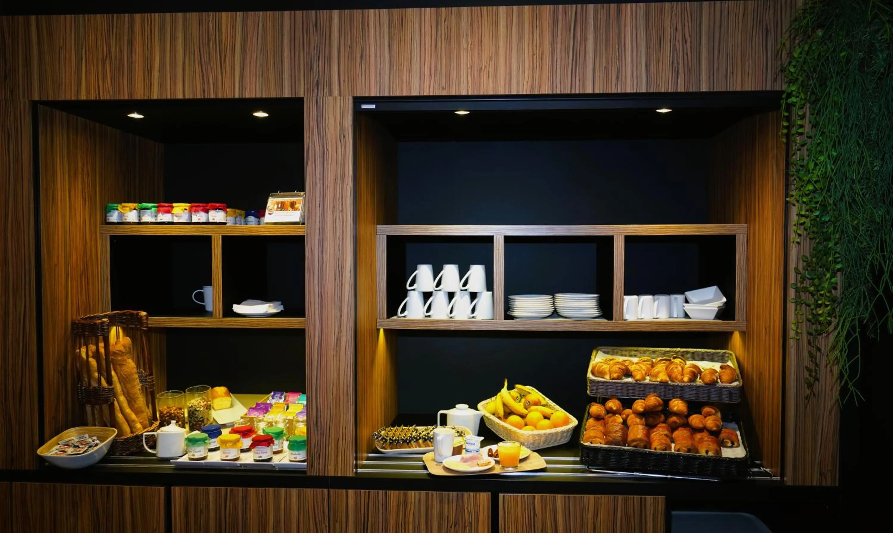 Breakfast in Kyriad Clermont Ferrand Nord - Riom