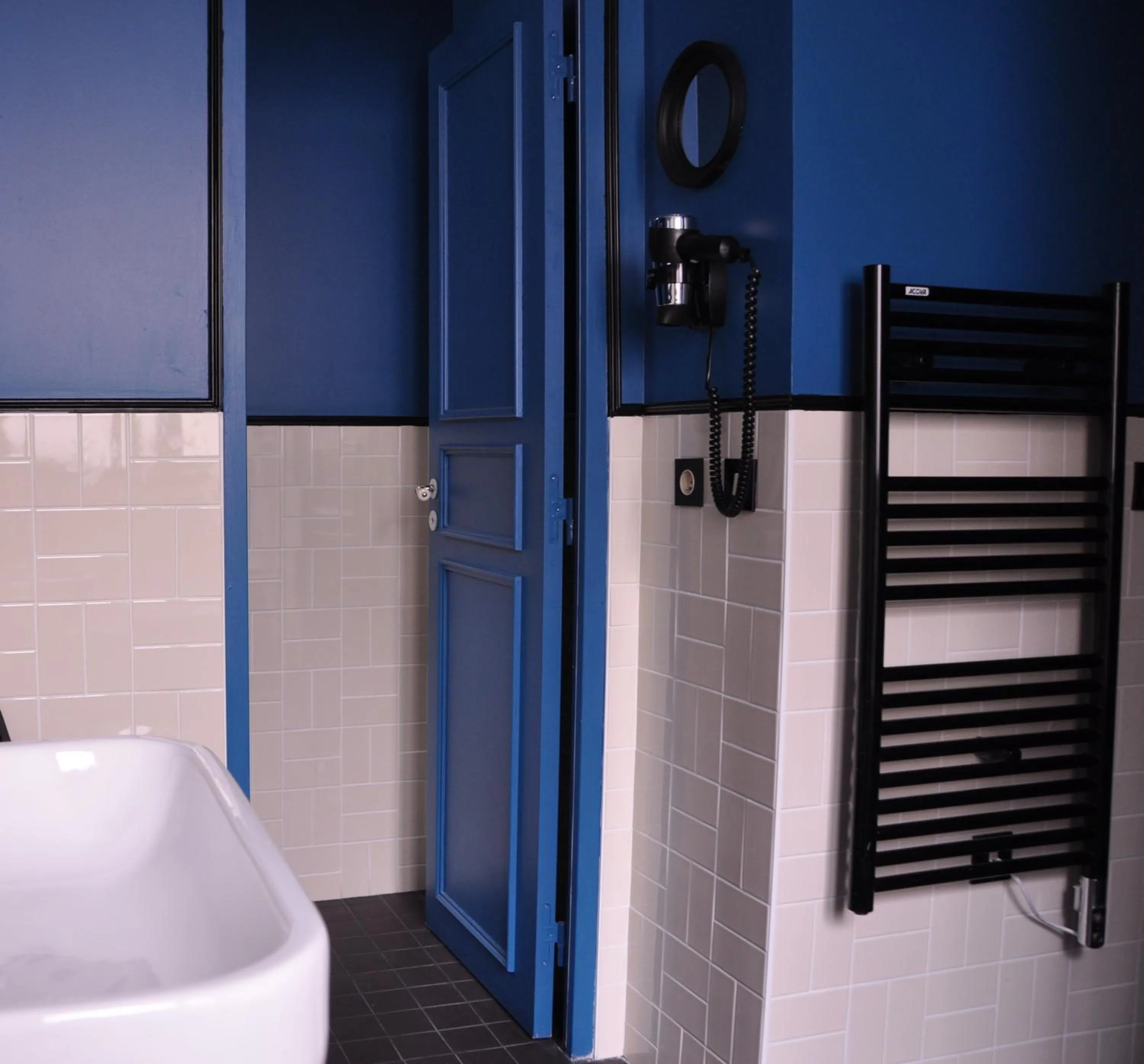 Bathroom, Bed in Alba Opéra Hôtel