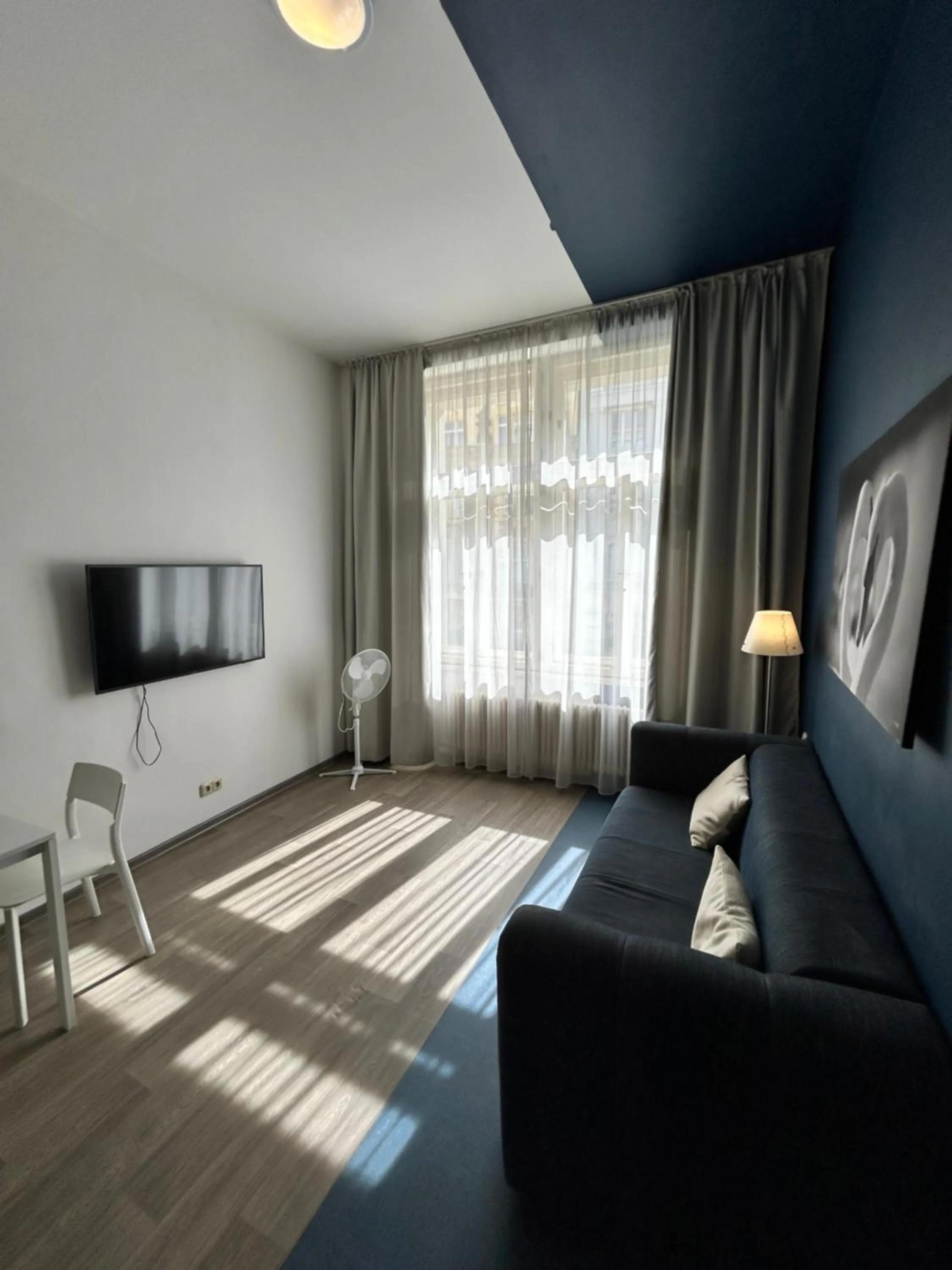 Communal lounge/ TV room, Bed in Alveo Suites