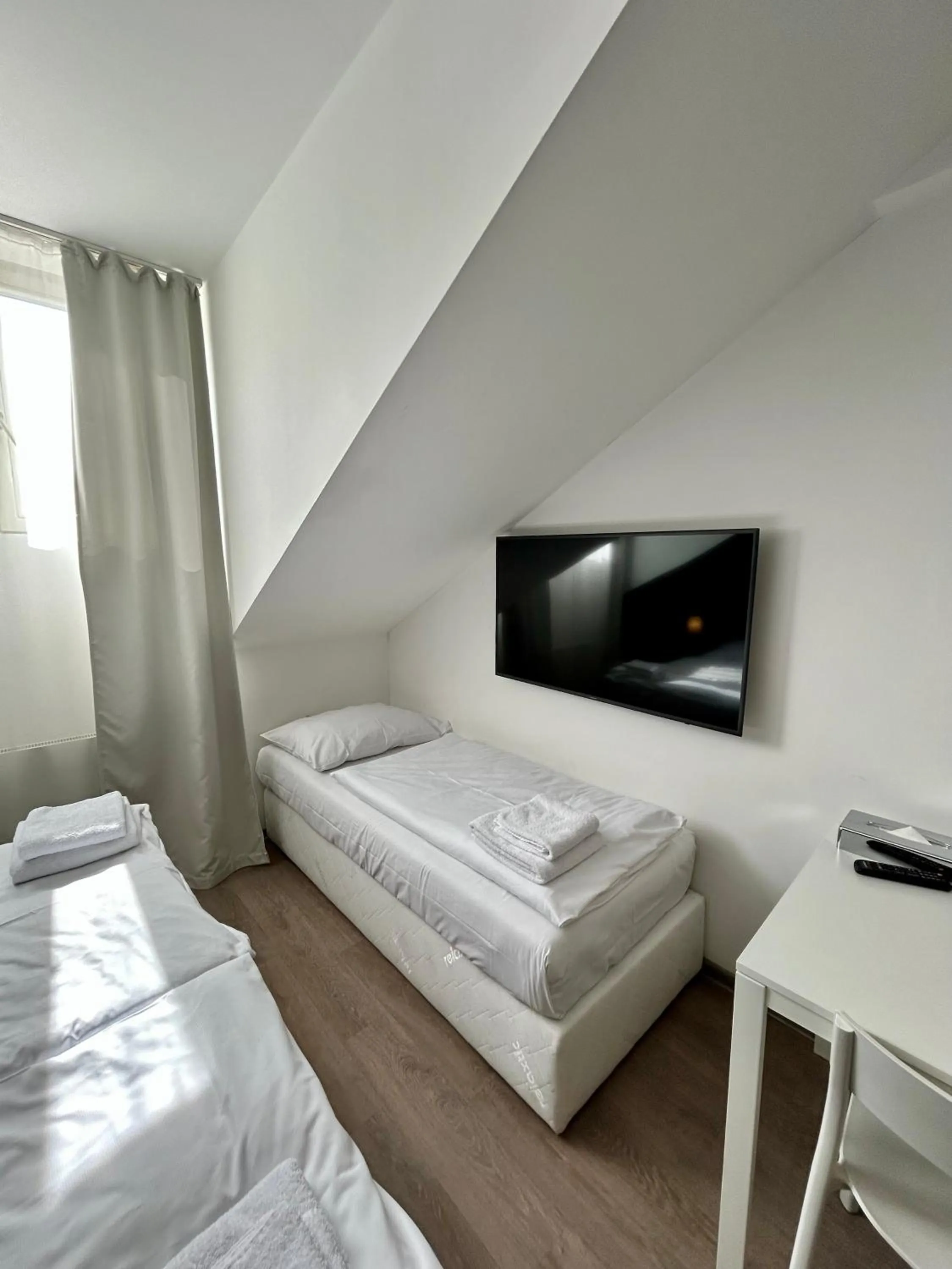 Communal lounge/ TV room, Bed in Alveo Suites