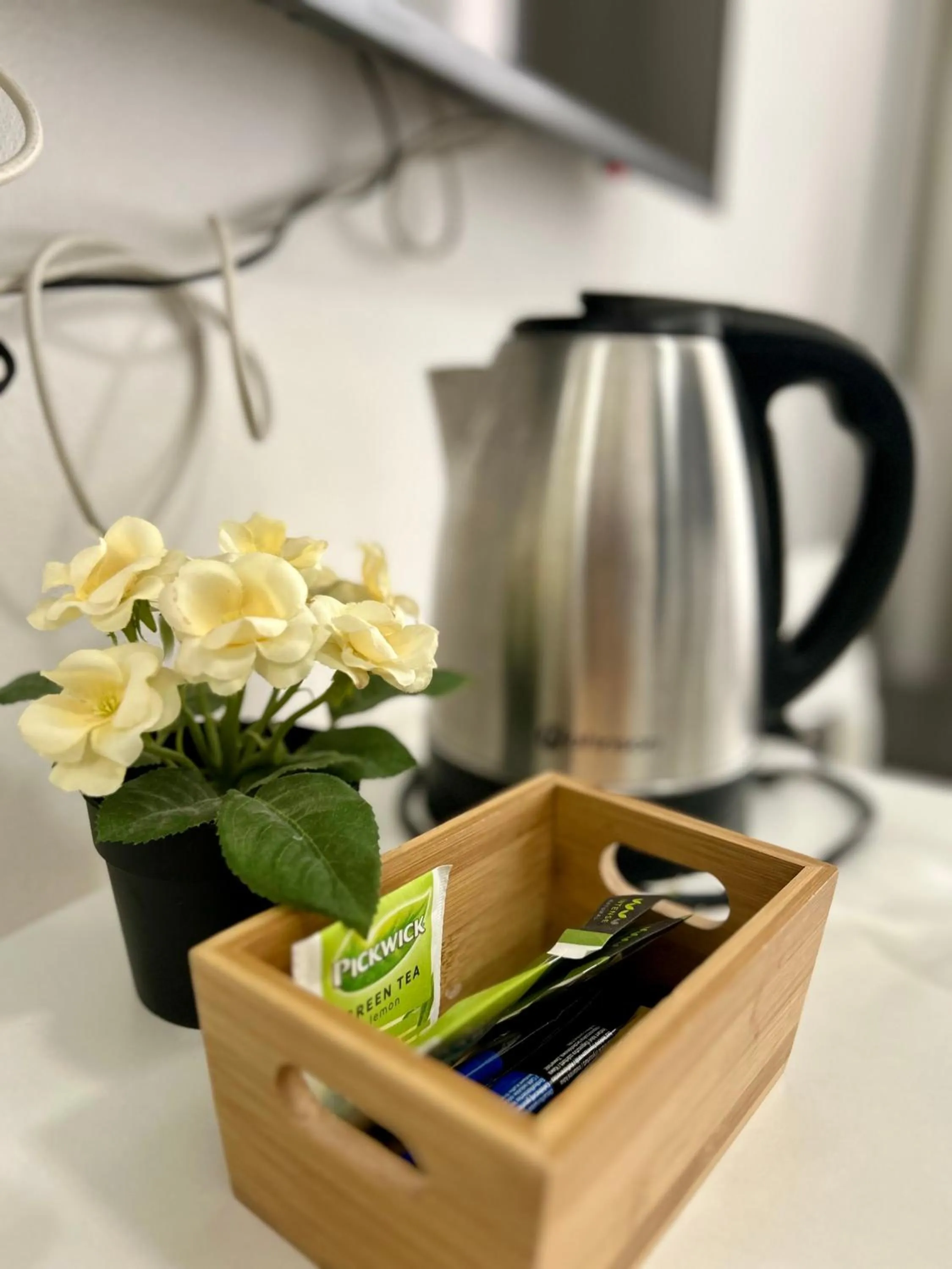 Coffee/tea facilities in Alveo Suites