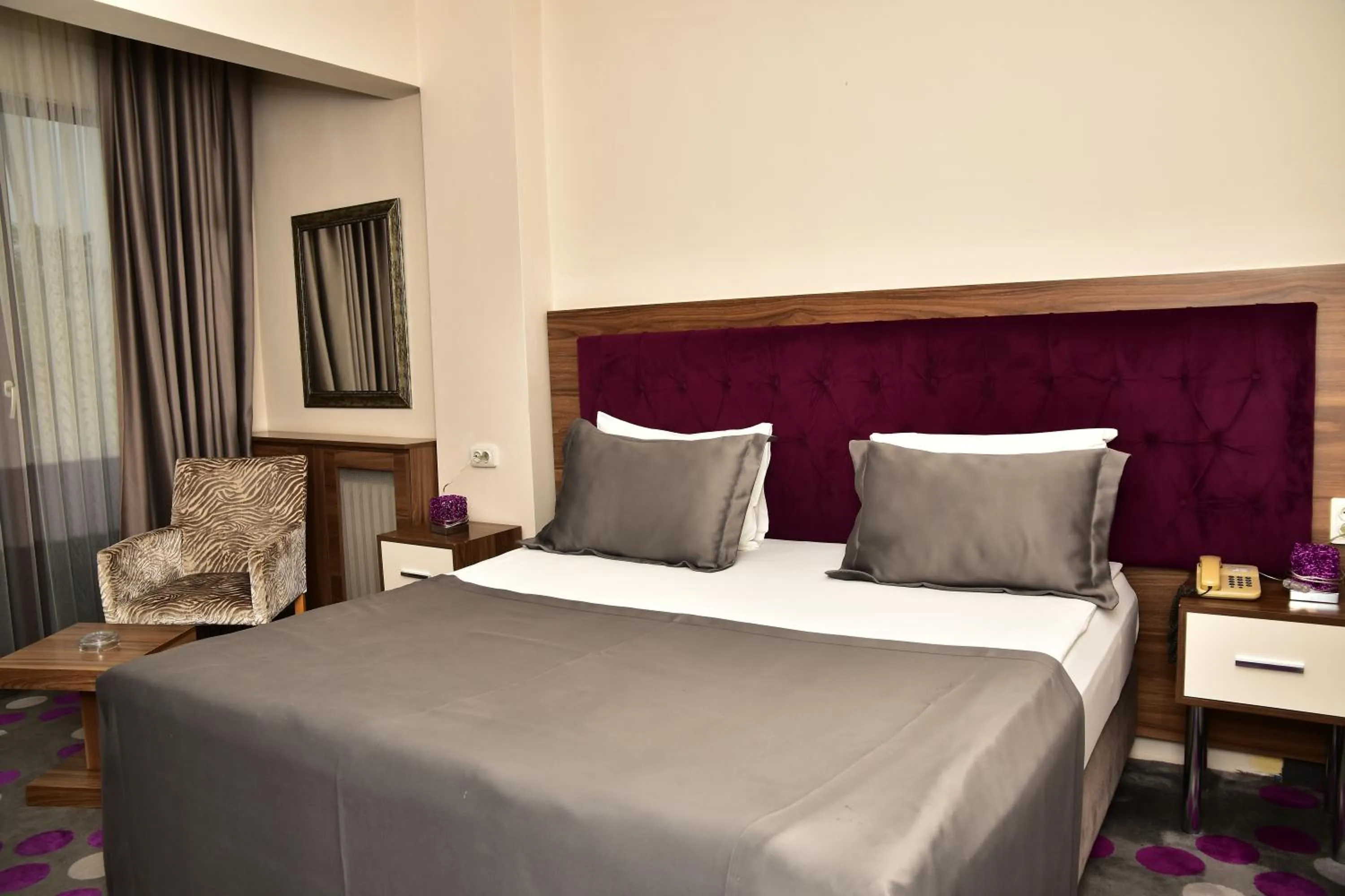 Seating area, Bed in Hande Hotel