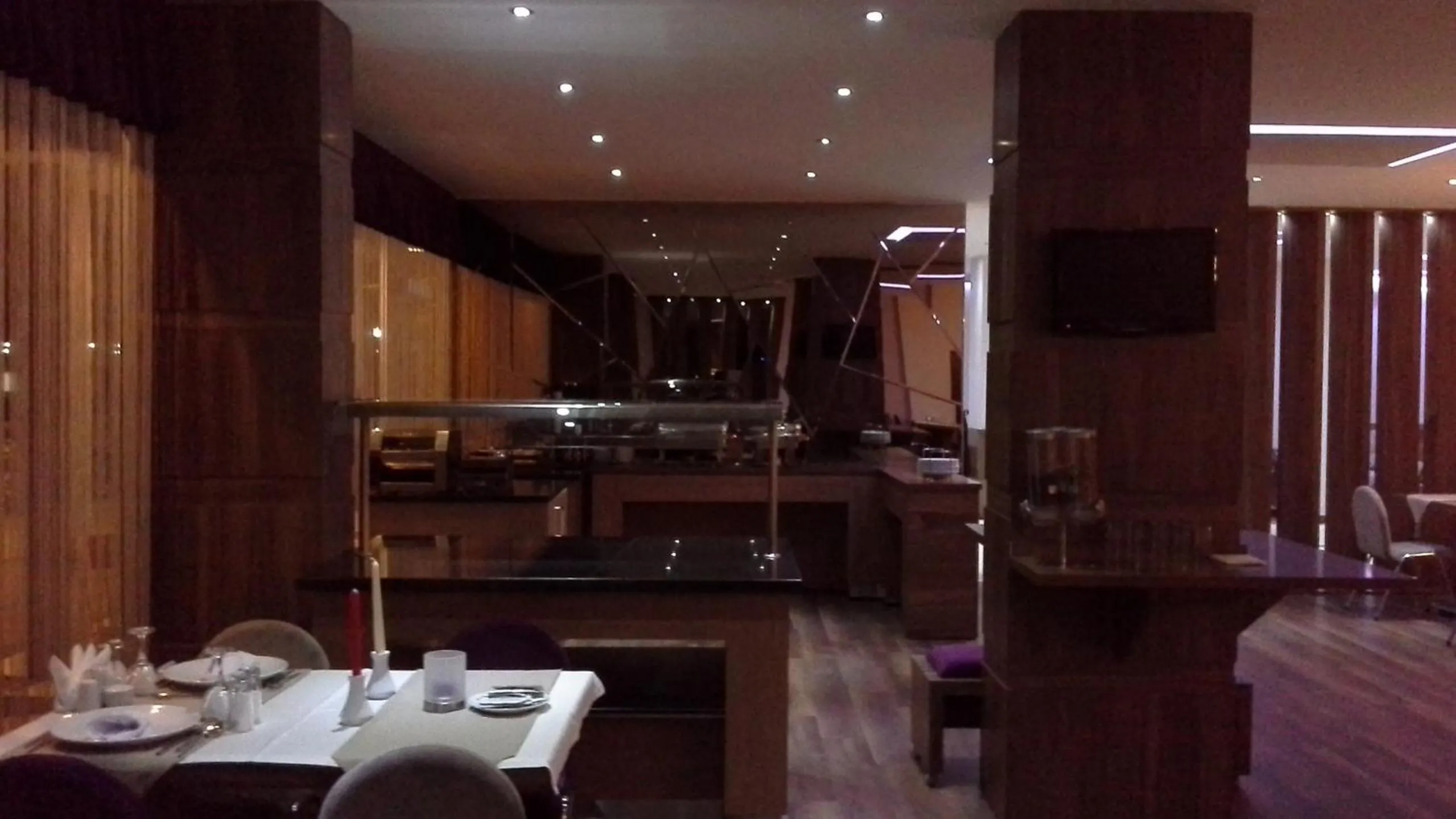 Restaurant/places to eat in Hande Hotel