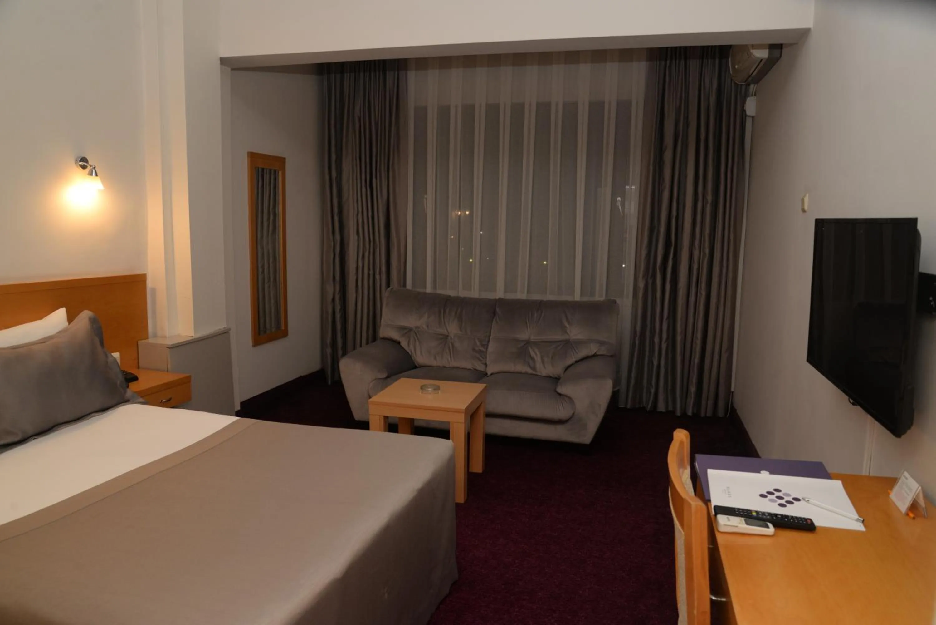 Night, Bed in Hande Hotel