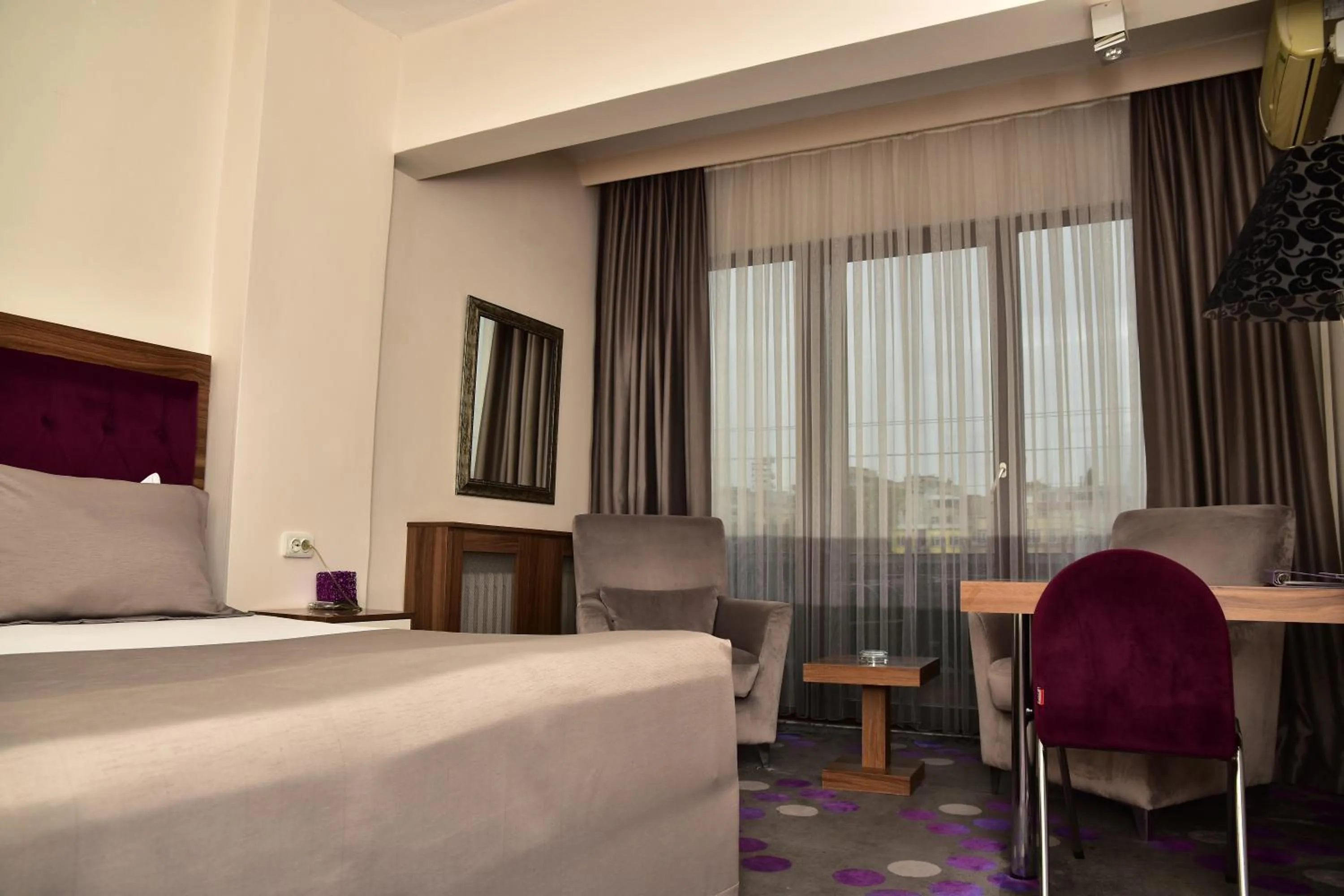 Shower, Bed in Hande Hotel