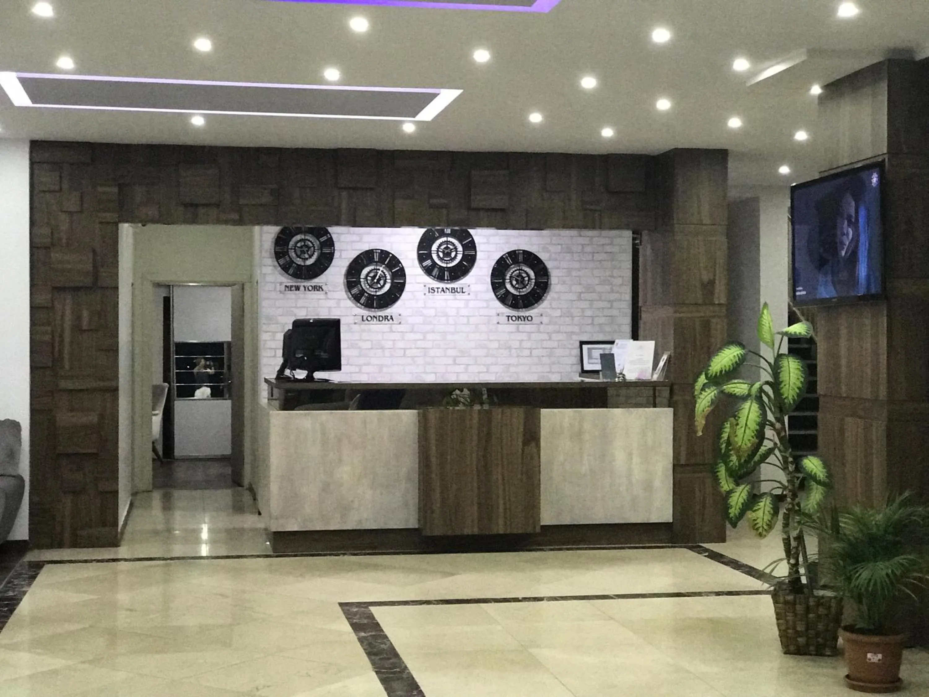 Facade/entrance in Hande Hotel