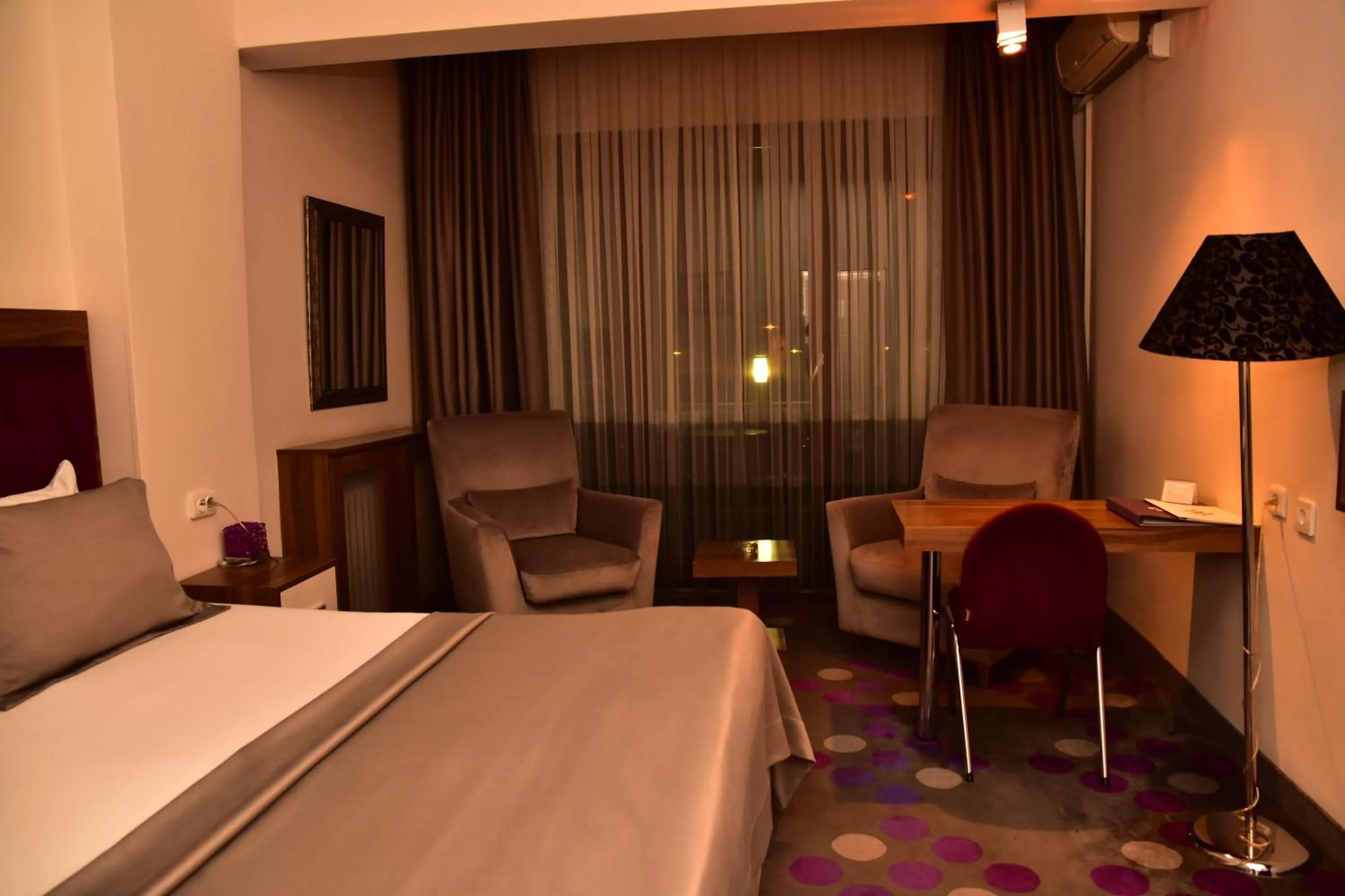 Balcony/Terrace, Bed in Hande Hotel