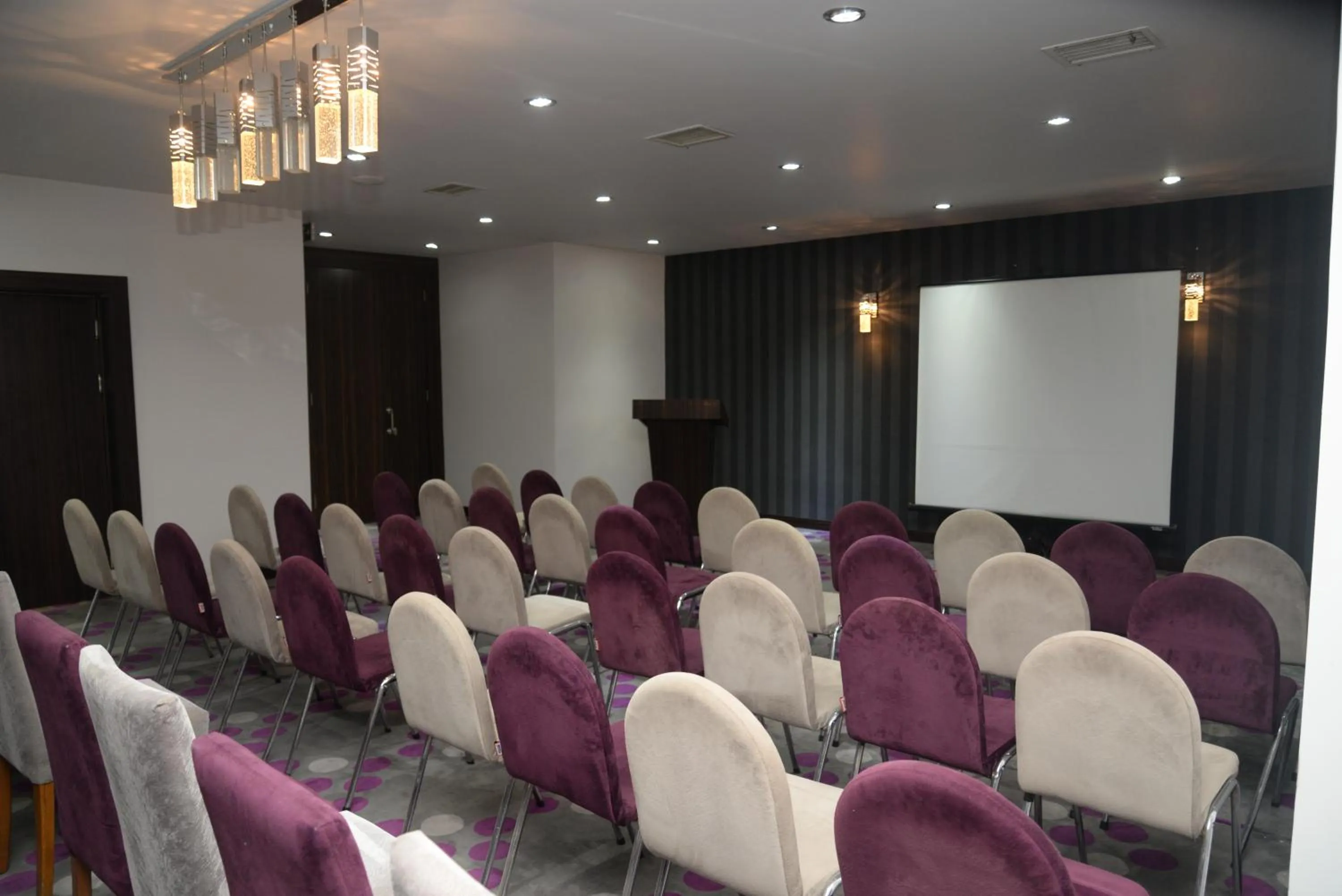 Business facilities in Hande Hotel