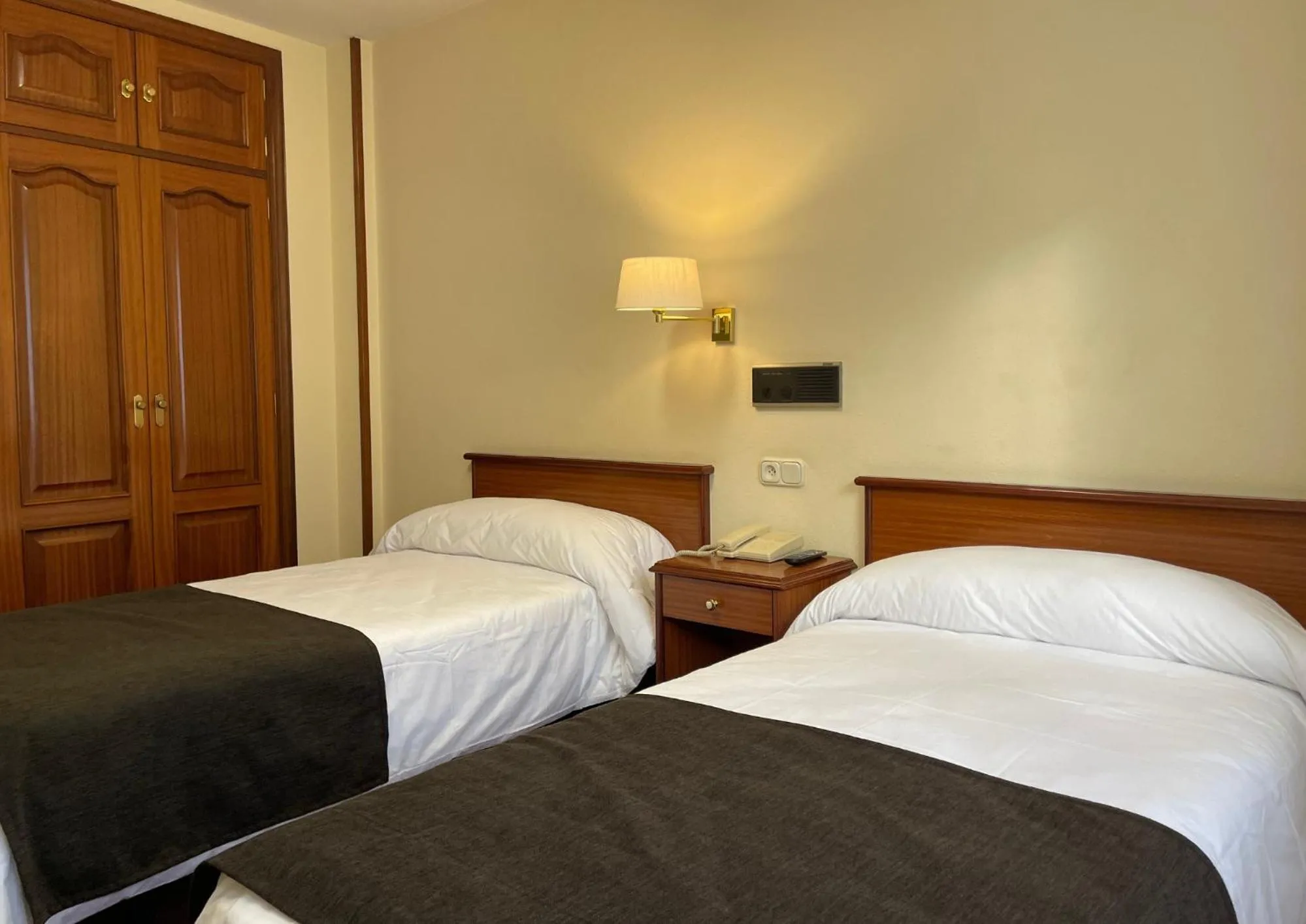 Bed in Pensión Capital de Galicia