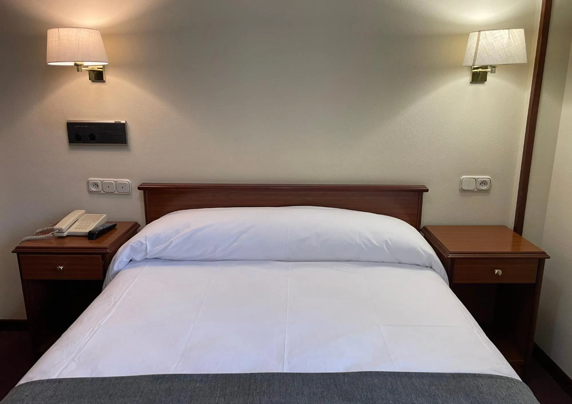 Bed in Pensión Capital de Galicia