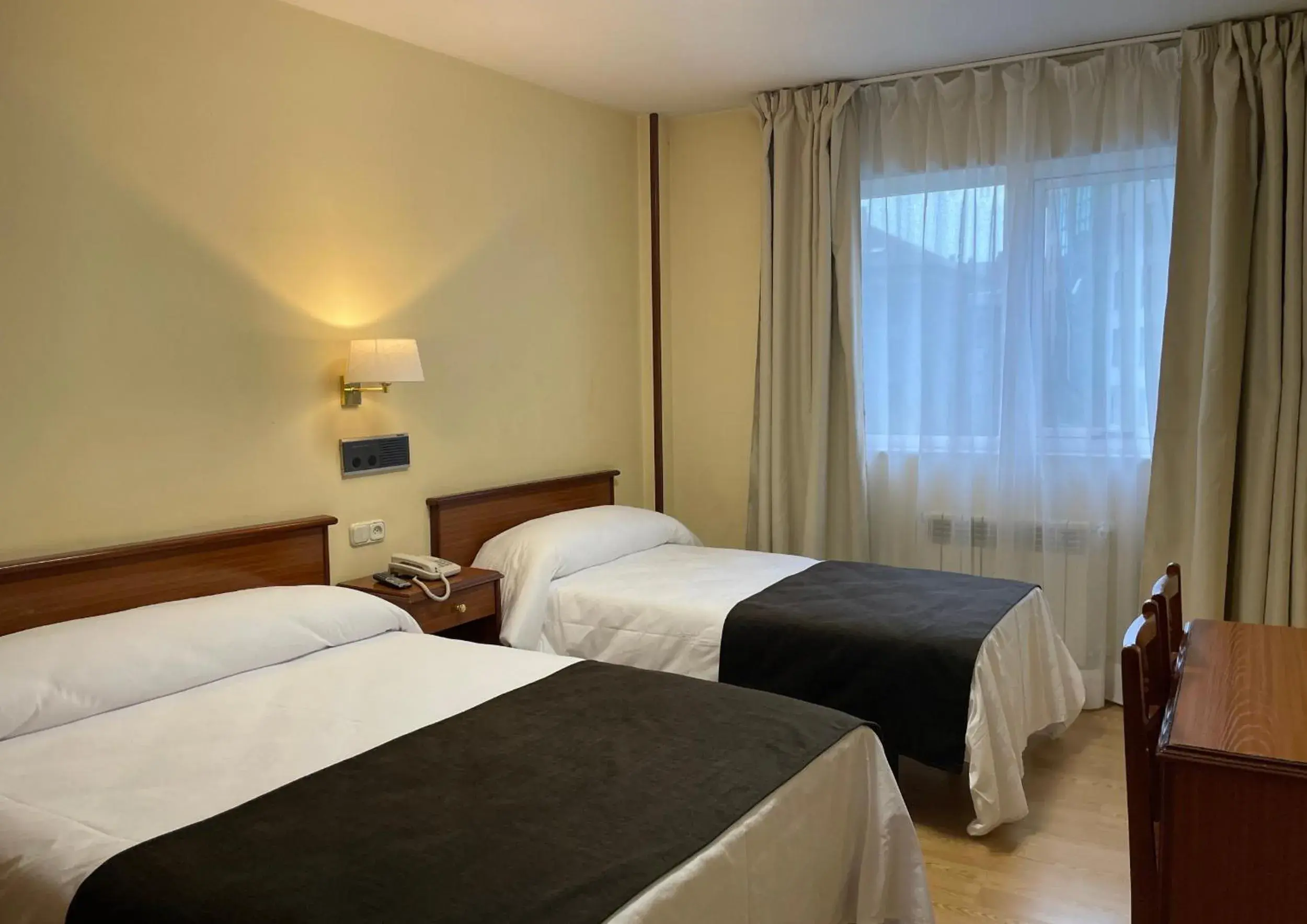 Triple Room in Pensión Capital de Galicia Triple Room in Pensión Capital de Galicia