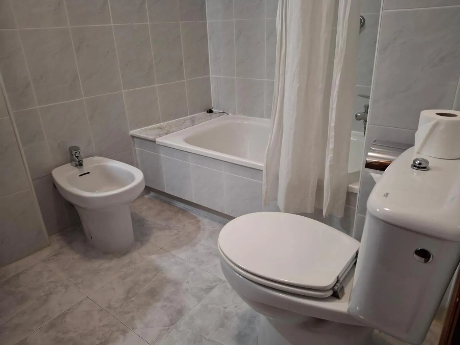 Shower in Pensión Capital de Galicia