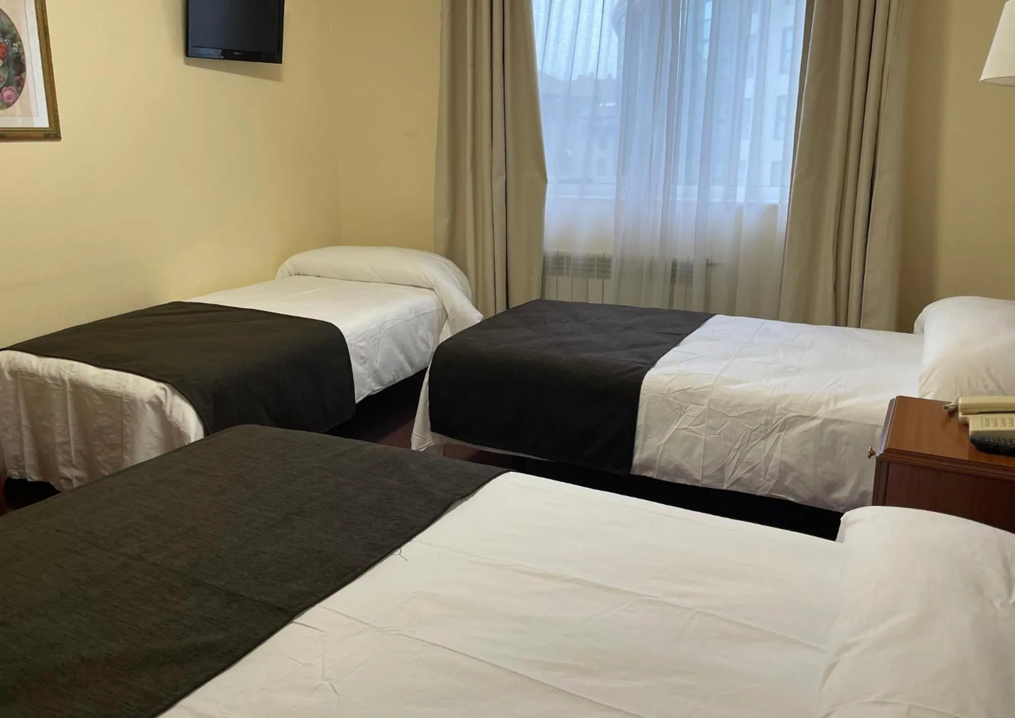 Bed in Pensión Capital de Galicia